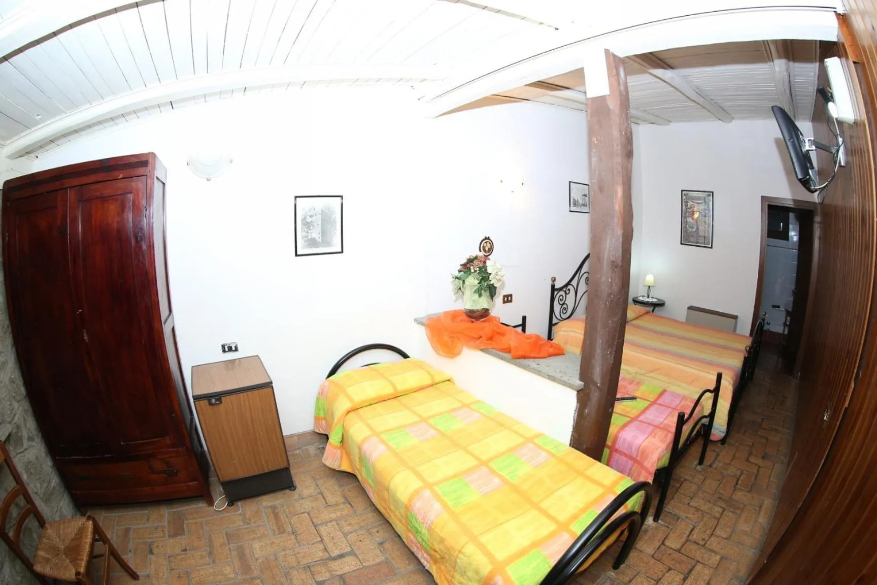 Property building, Bed in Agriturismo Monte Due Torri