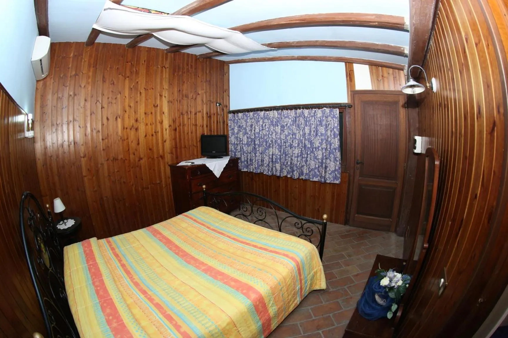 Property building, Bed in Agriturismo Monte Due Torri