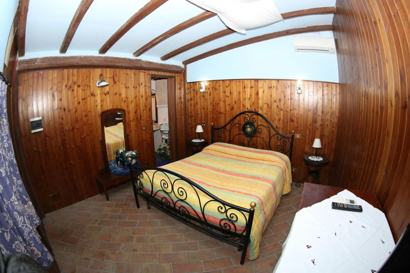 Property building, Bed in Agriturismo Monte Due Torri