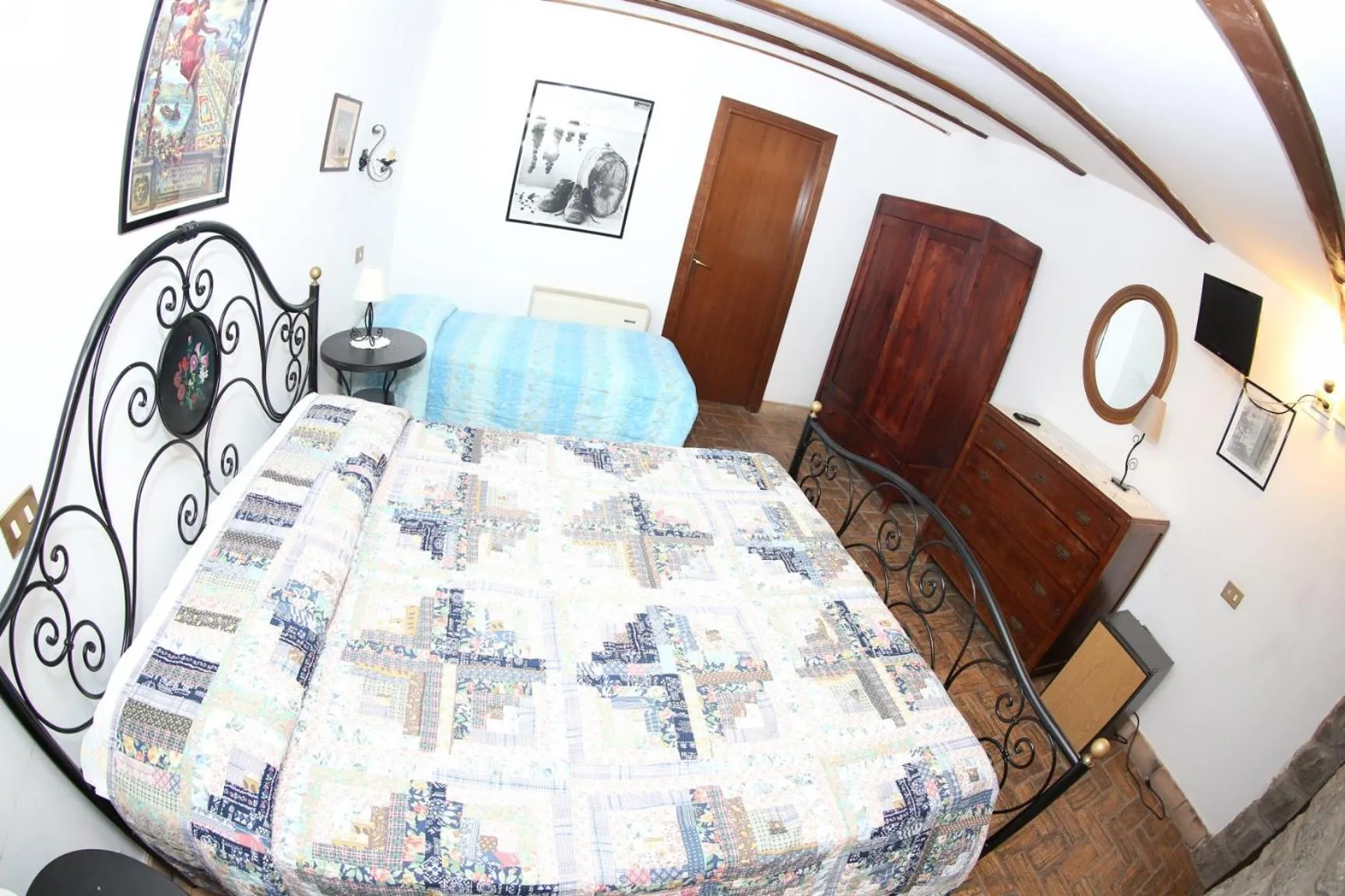 Property building, Bed in Agriturismo Monte Due Torri