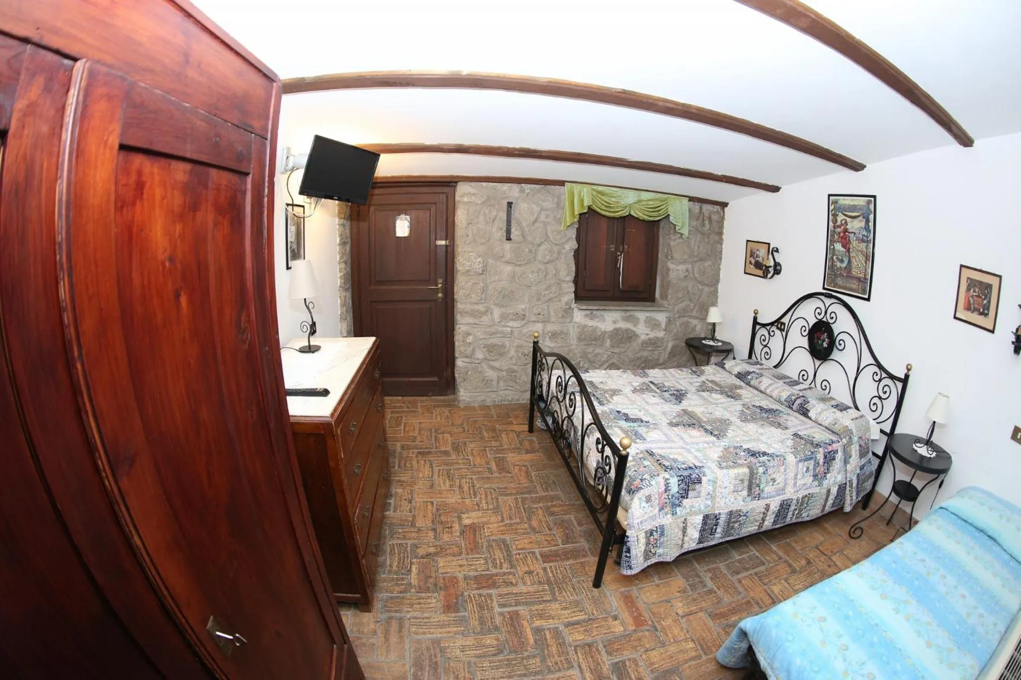 Property building, Bed in Agriturismo Monte Due Torri