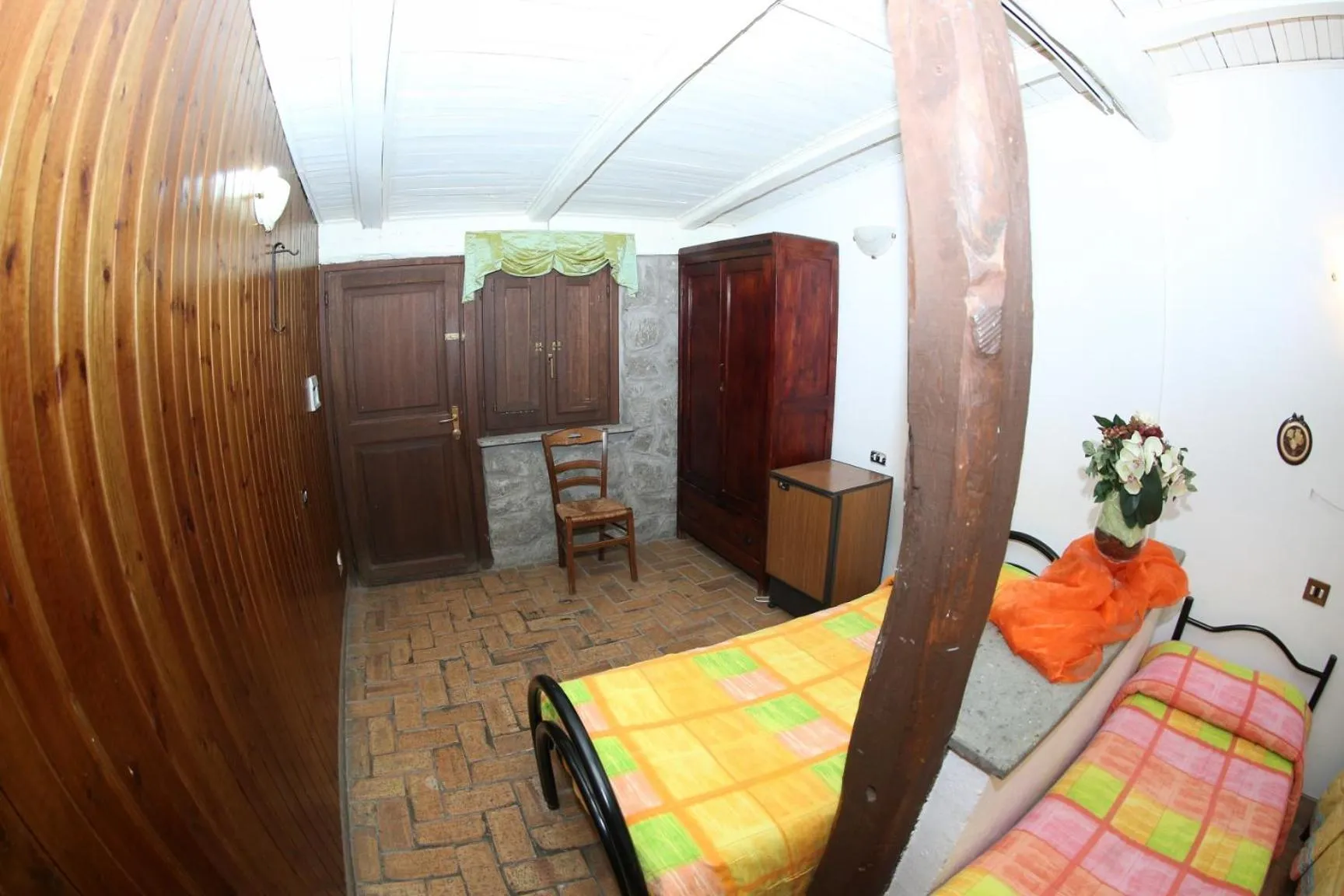 Property building, Bed in Agriturismo Monte Due Torri