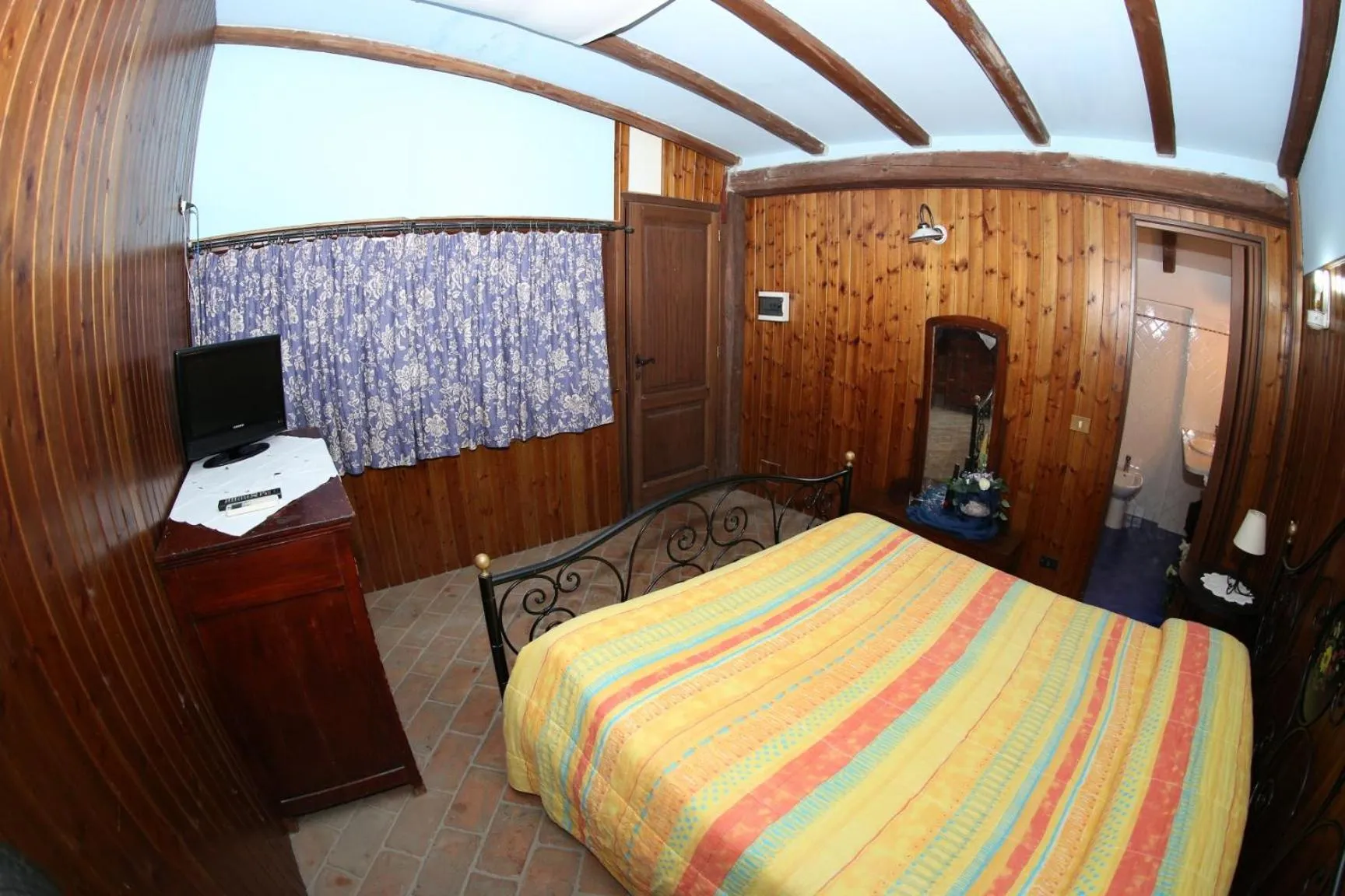 Property building, Bed in Agriturismo Monte Due Torri