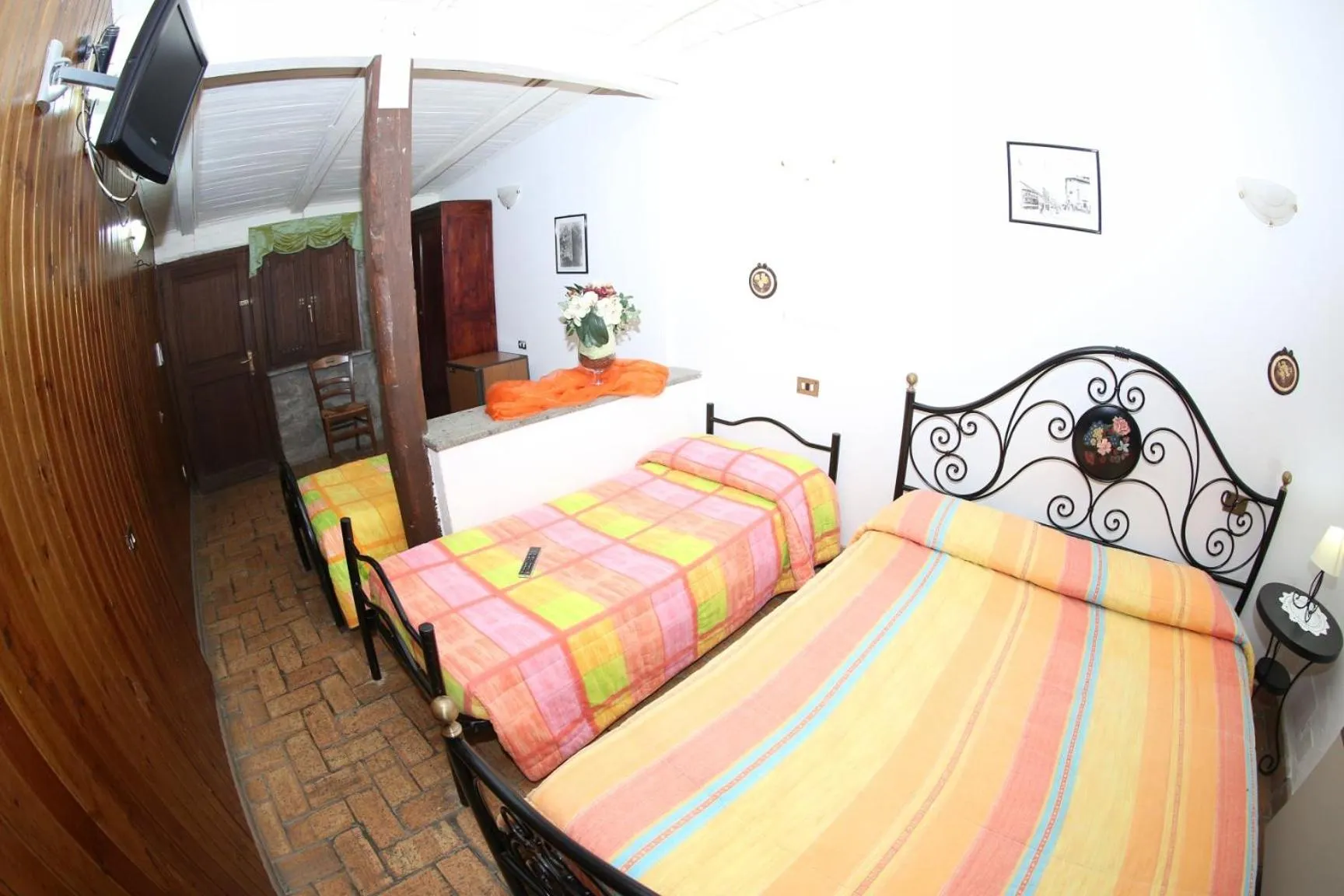Property building, Bed in Agriturismo Monte Due Torri