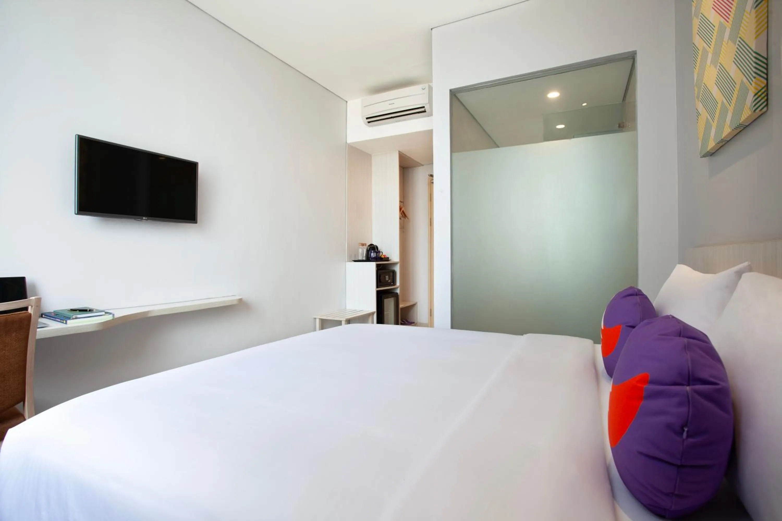 Bedroom, Bed in FOX Lite Hotel Cikarang