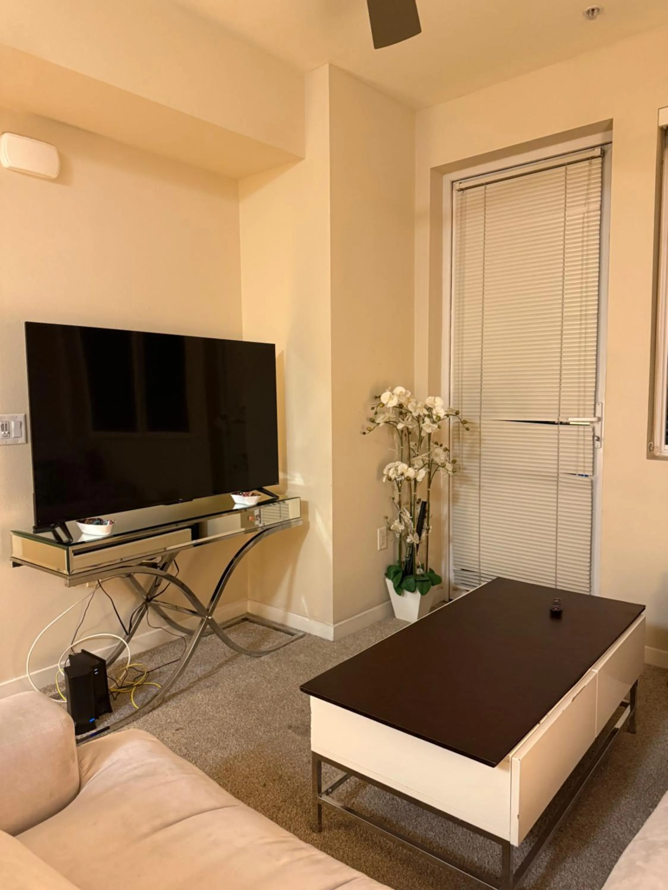Wilshire La Brea Apartments
