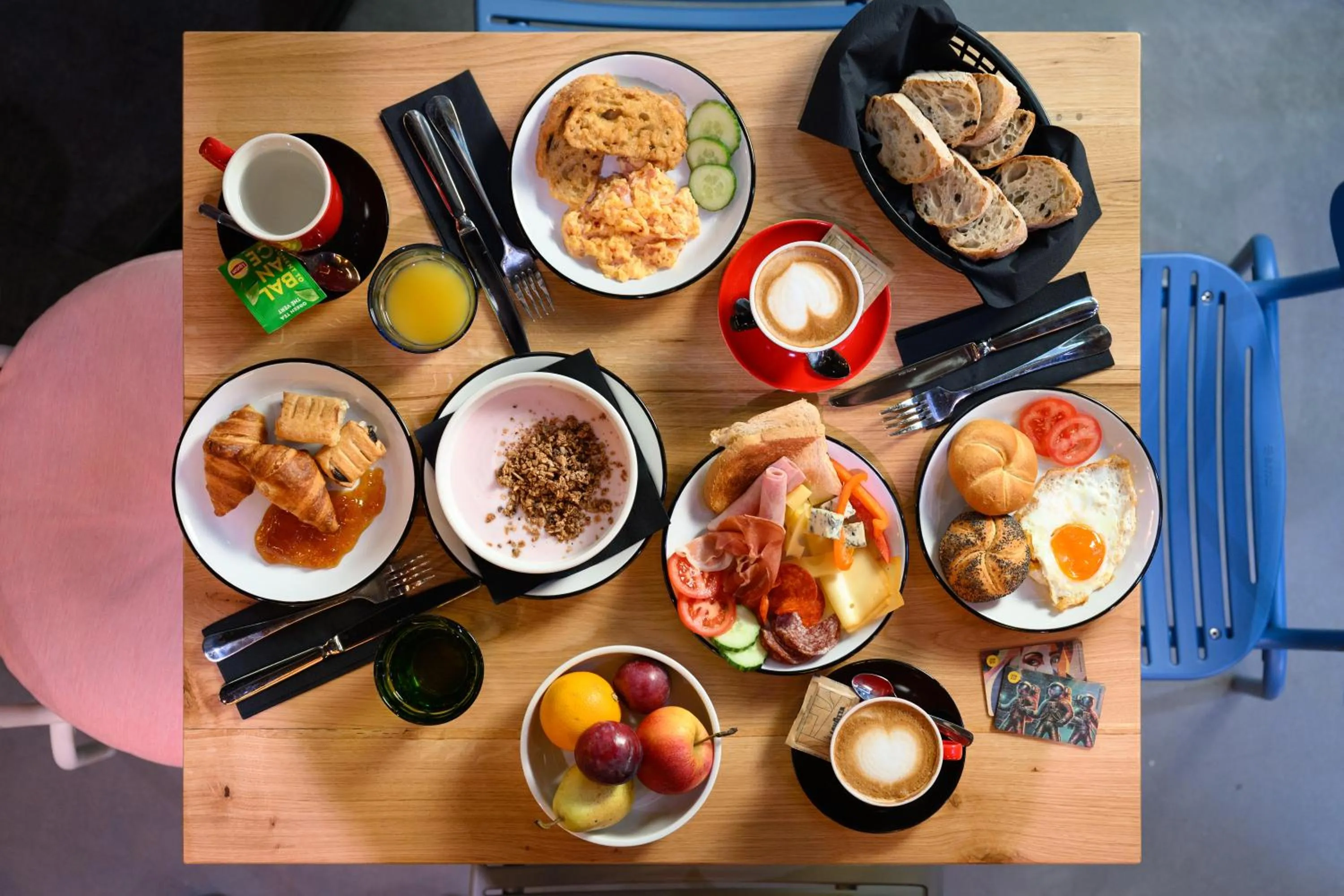 Food and drinks in JO&JOE Budapest