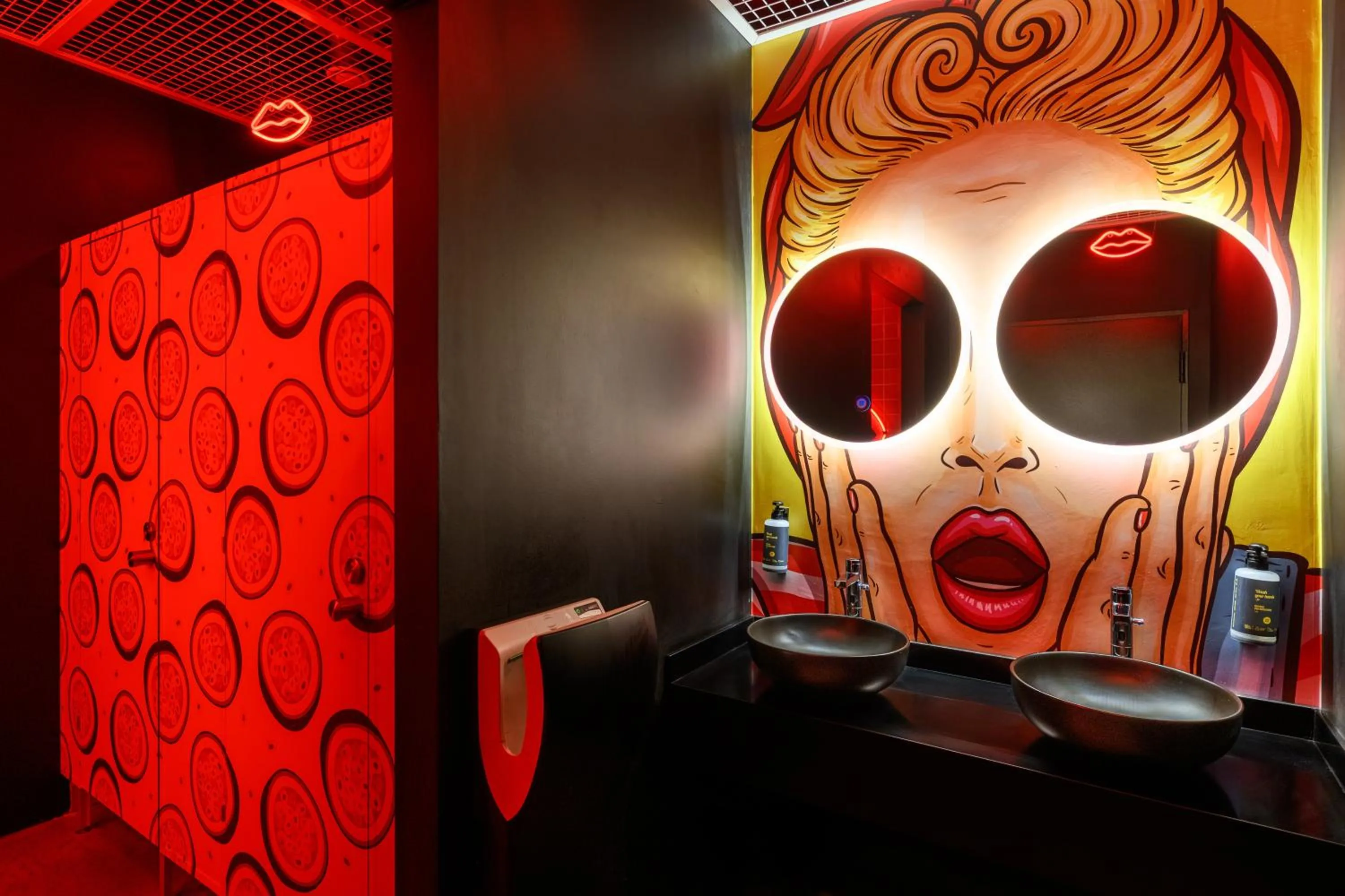 Toilet in JO&JOE Budapest