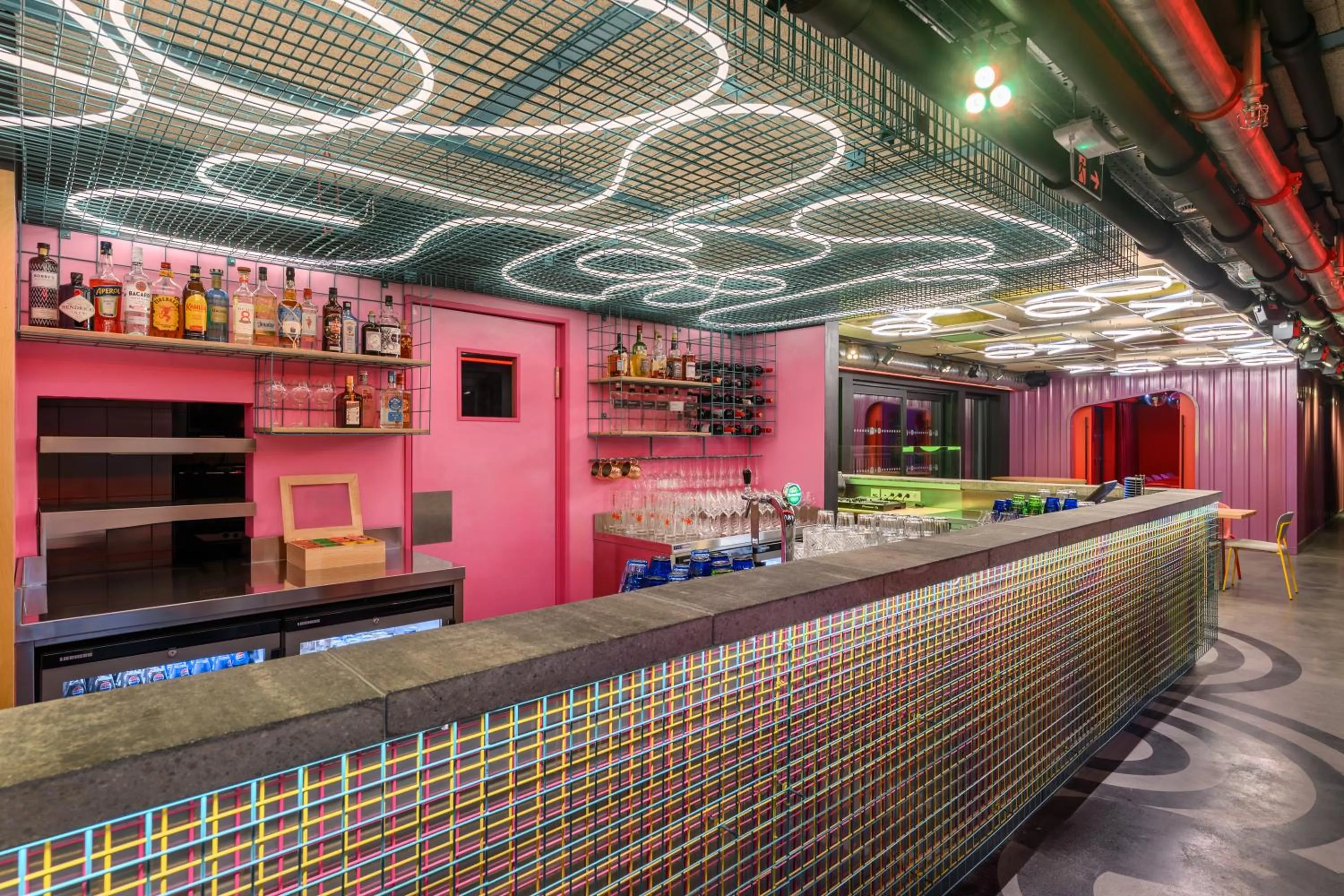 Lounge or bar in JO&JOE Budapest