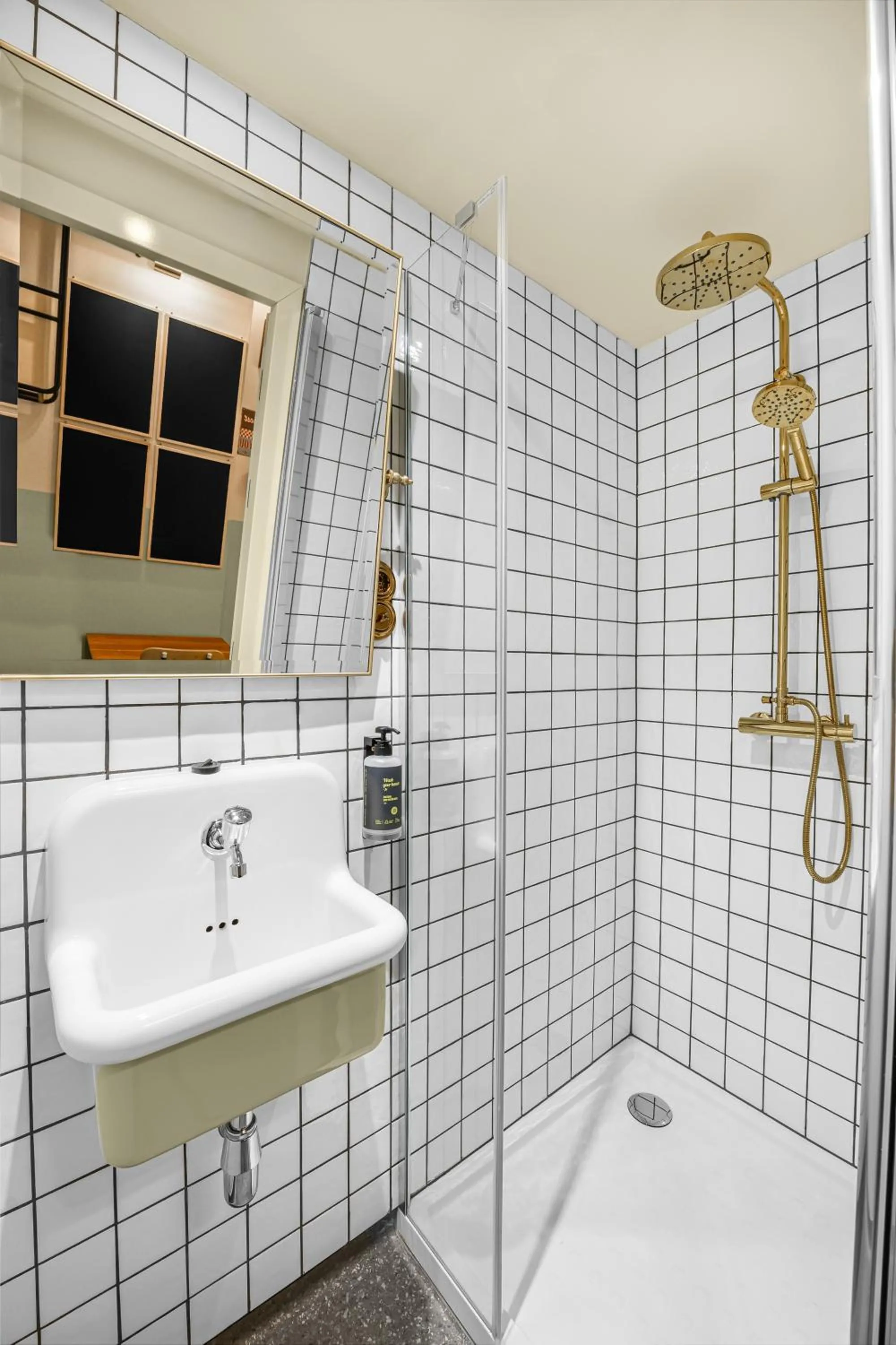 Bathroom in JO&JOE Budapest