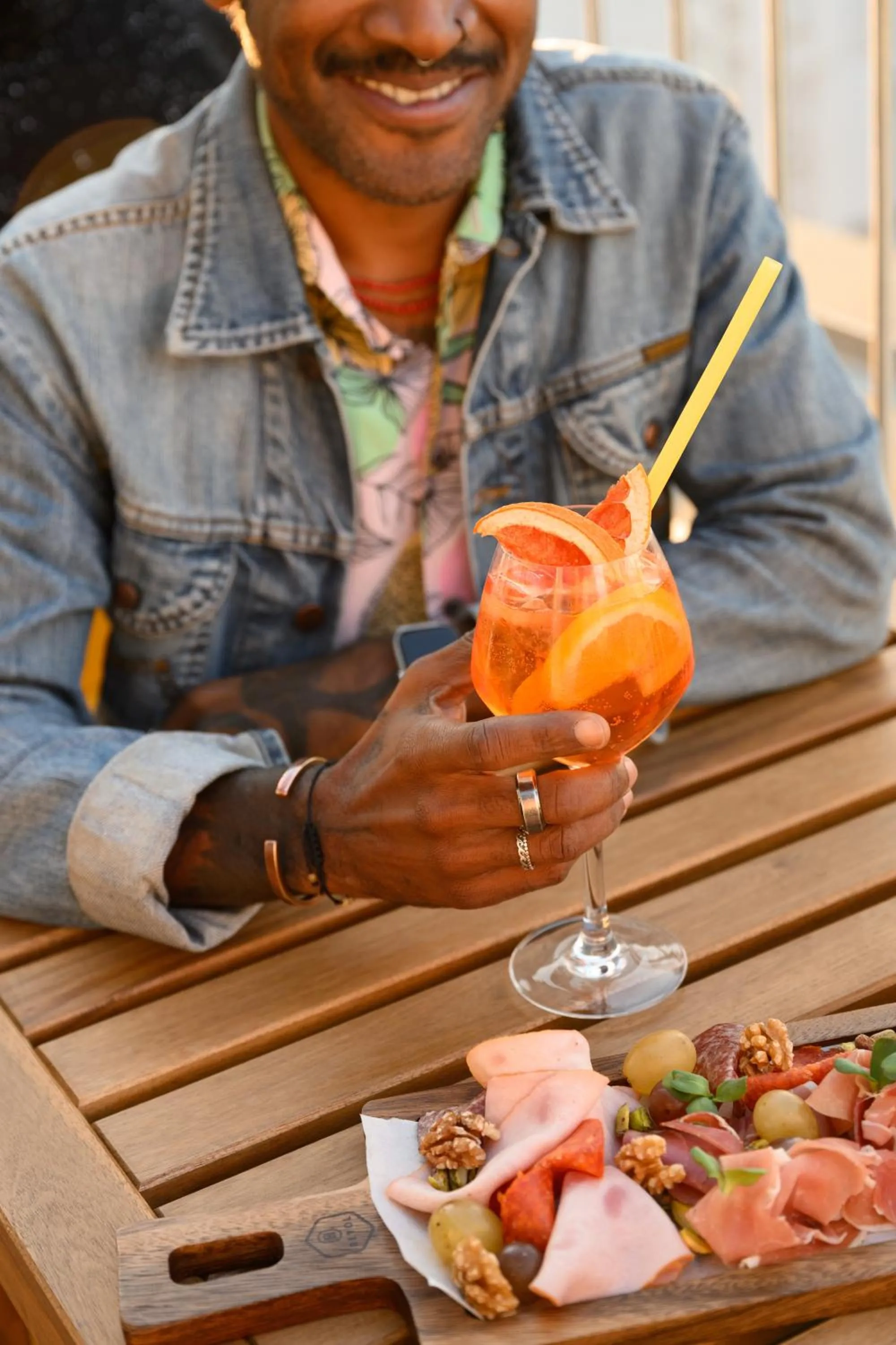 Lounge or bar in JO&JOE Budapest