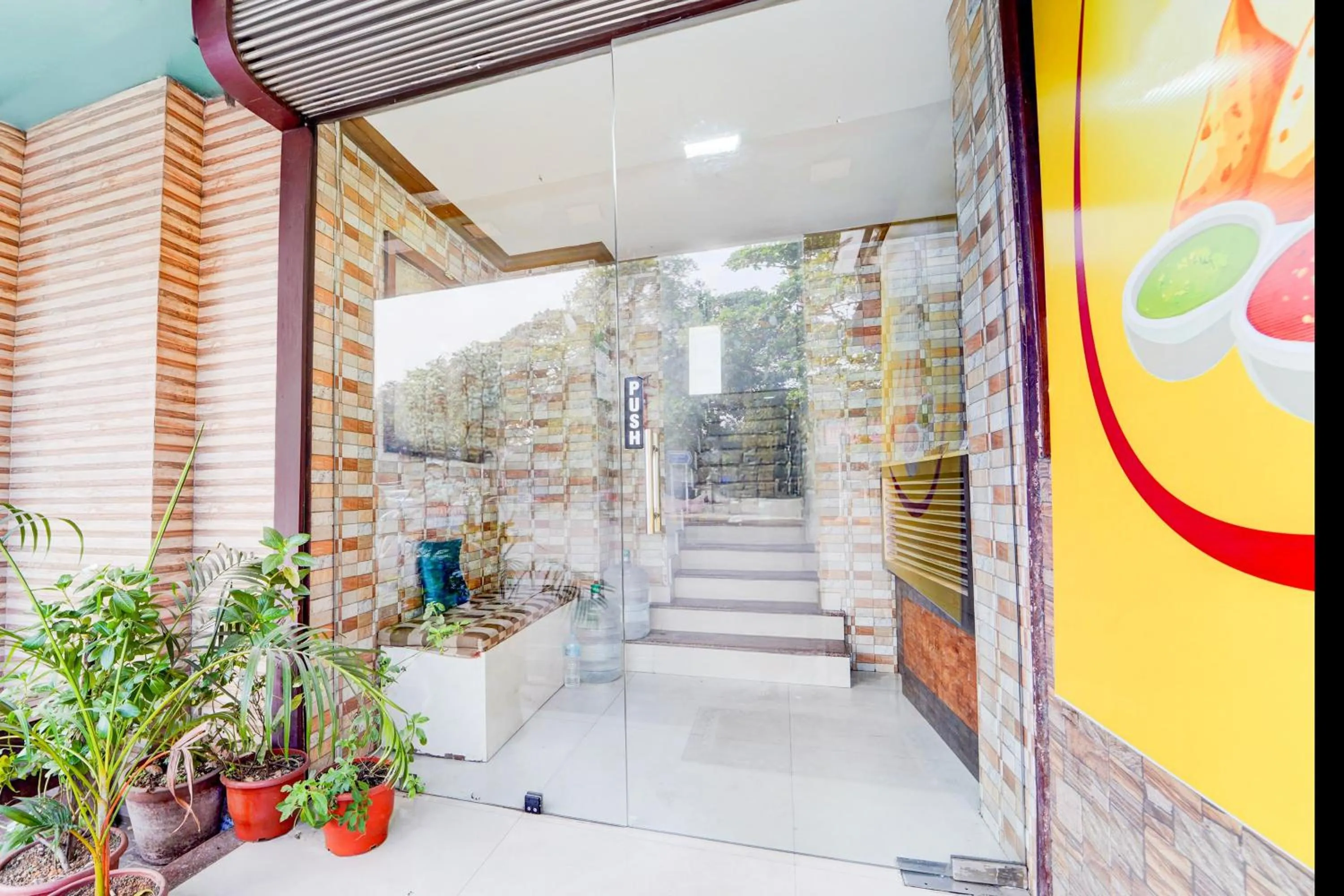 Facade/entrance in Hotel O DH Road Ernakulam