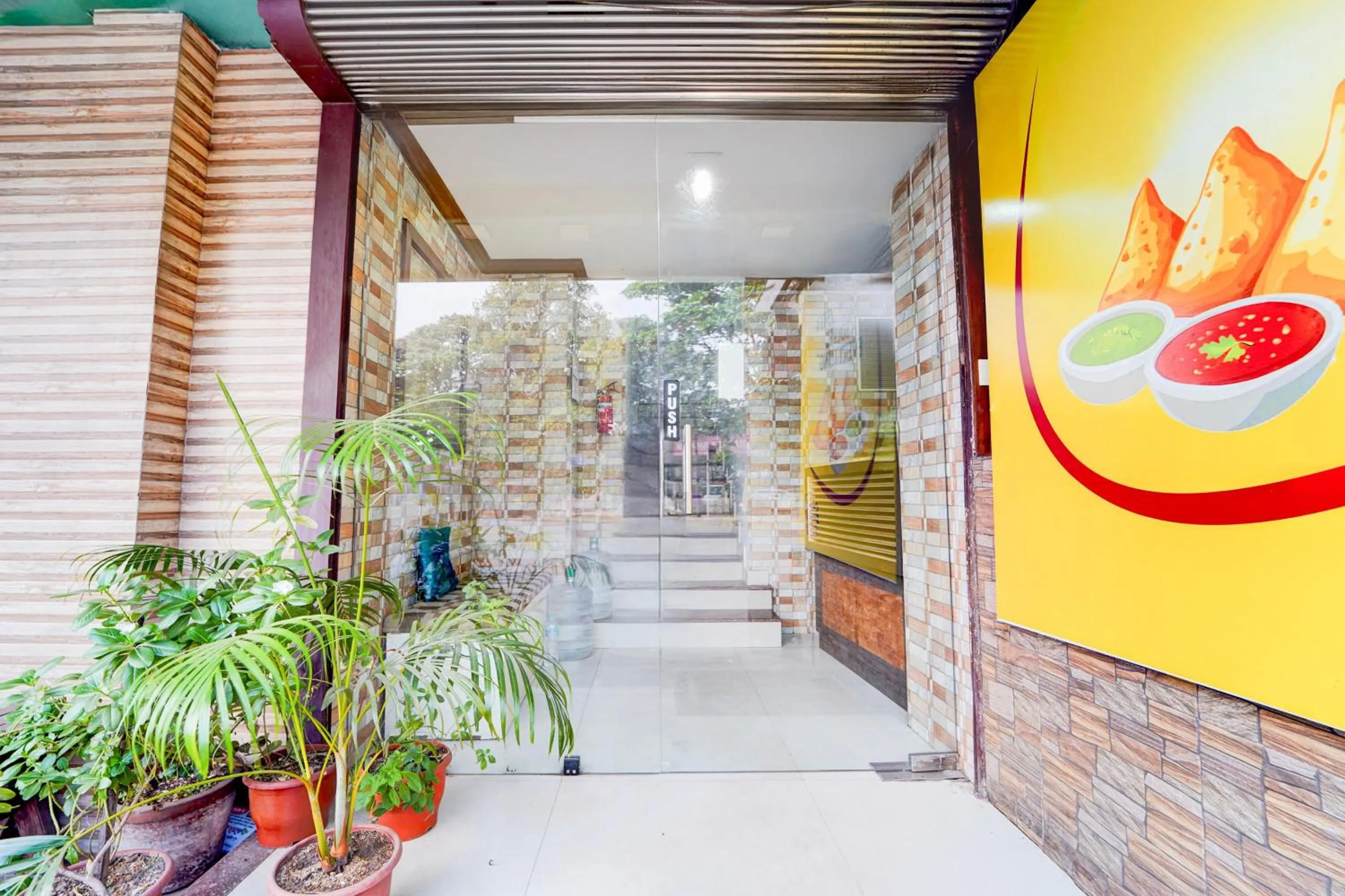 Facade/entrance in Hotel O DH Road Ernakulam