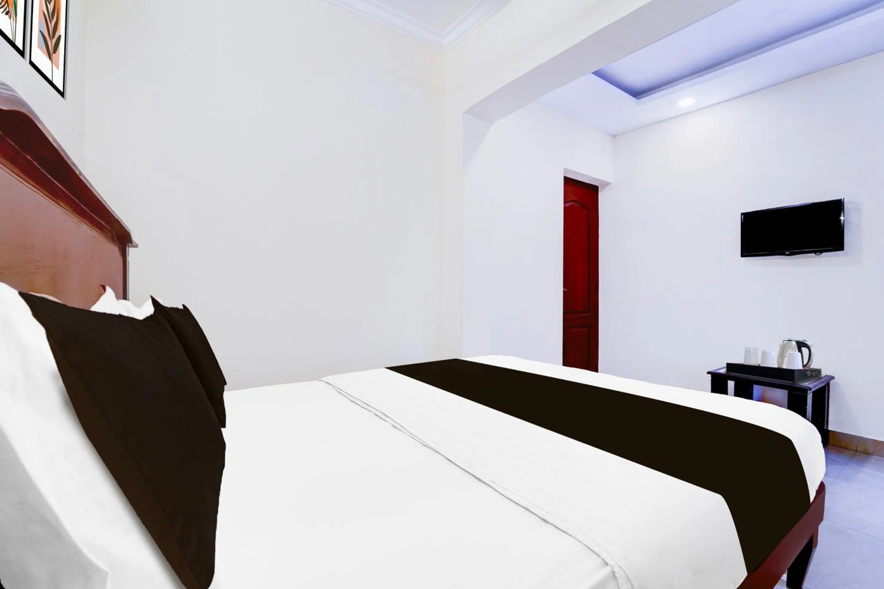 Bedroom, Bed in Hotel O DH Road Ernakulam