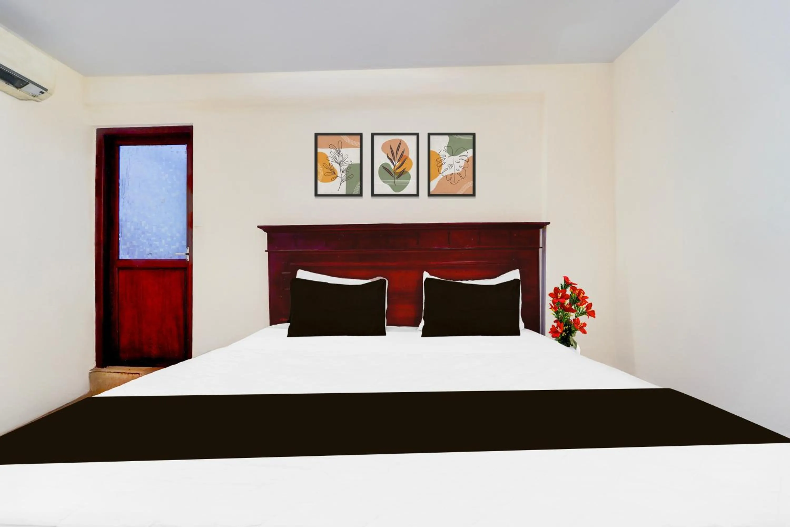 Bedroom, Bed in Hotel O DH Road Ernakulam