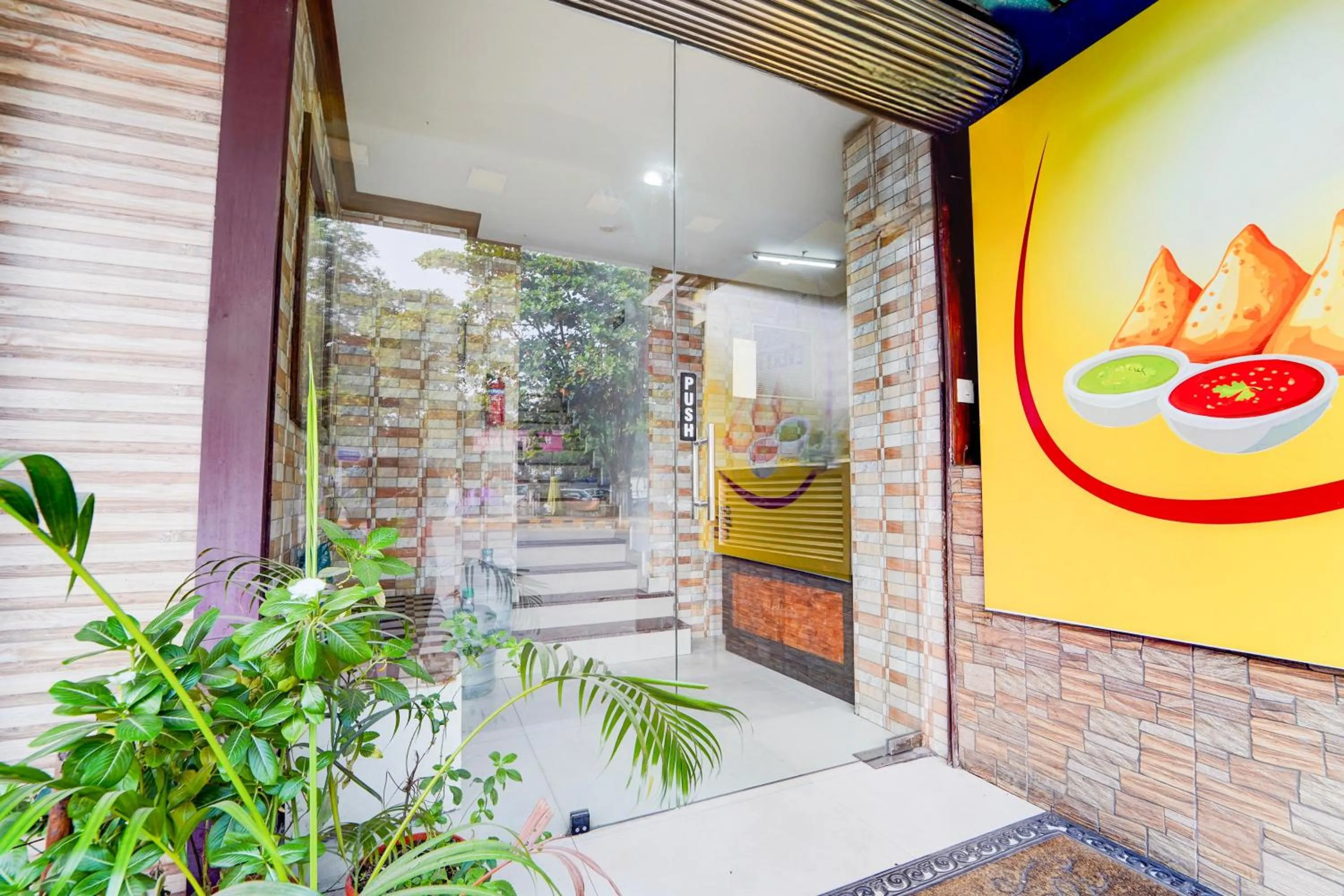 Facade/entrance in Hotel O DH Road Ernakulam