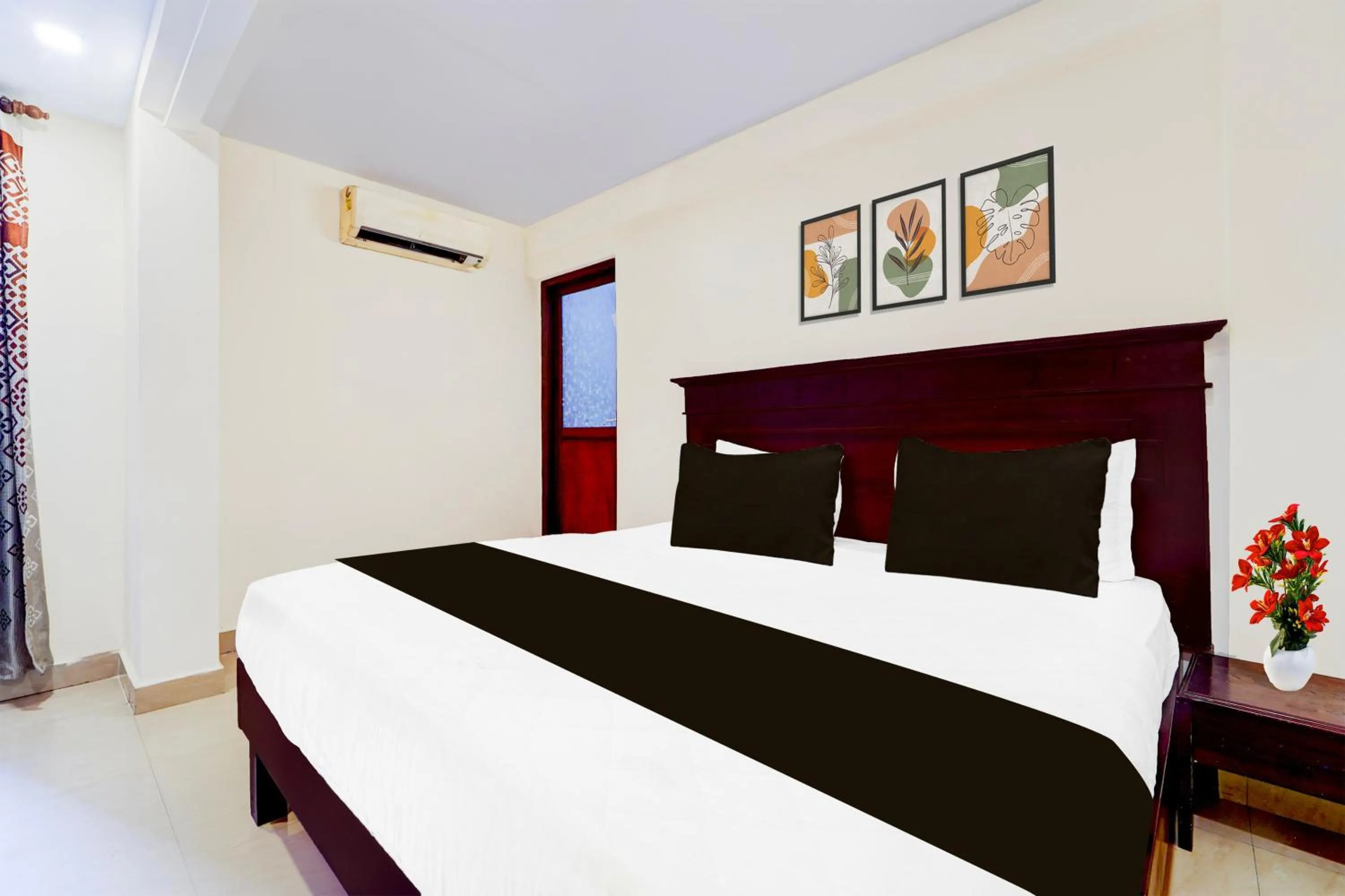Bedroom, Bed in Hotel O DH Road Ernakulam