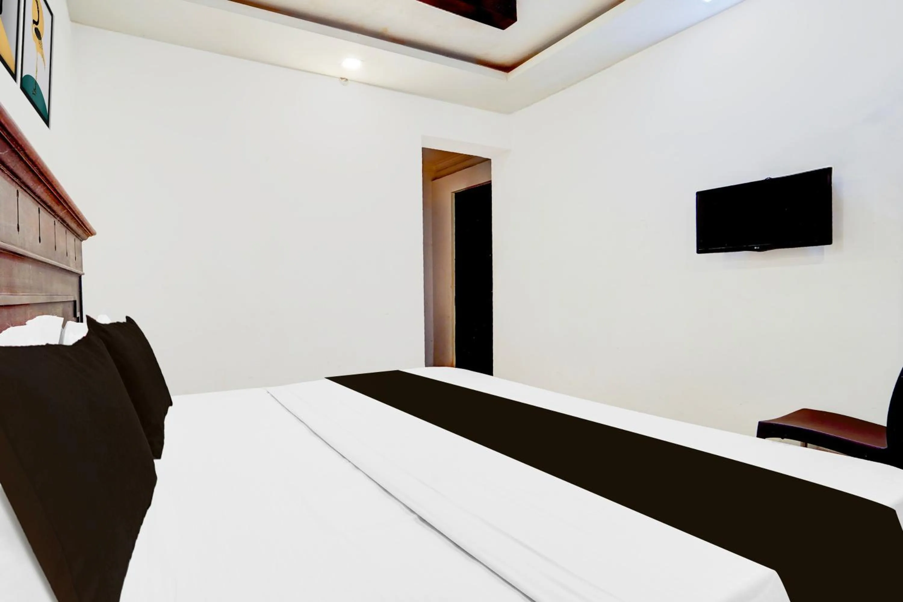 Bedroom, Bed in Hotel O DH Road Ernakulam