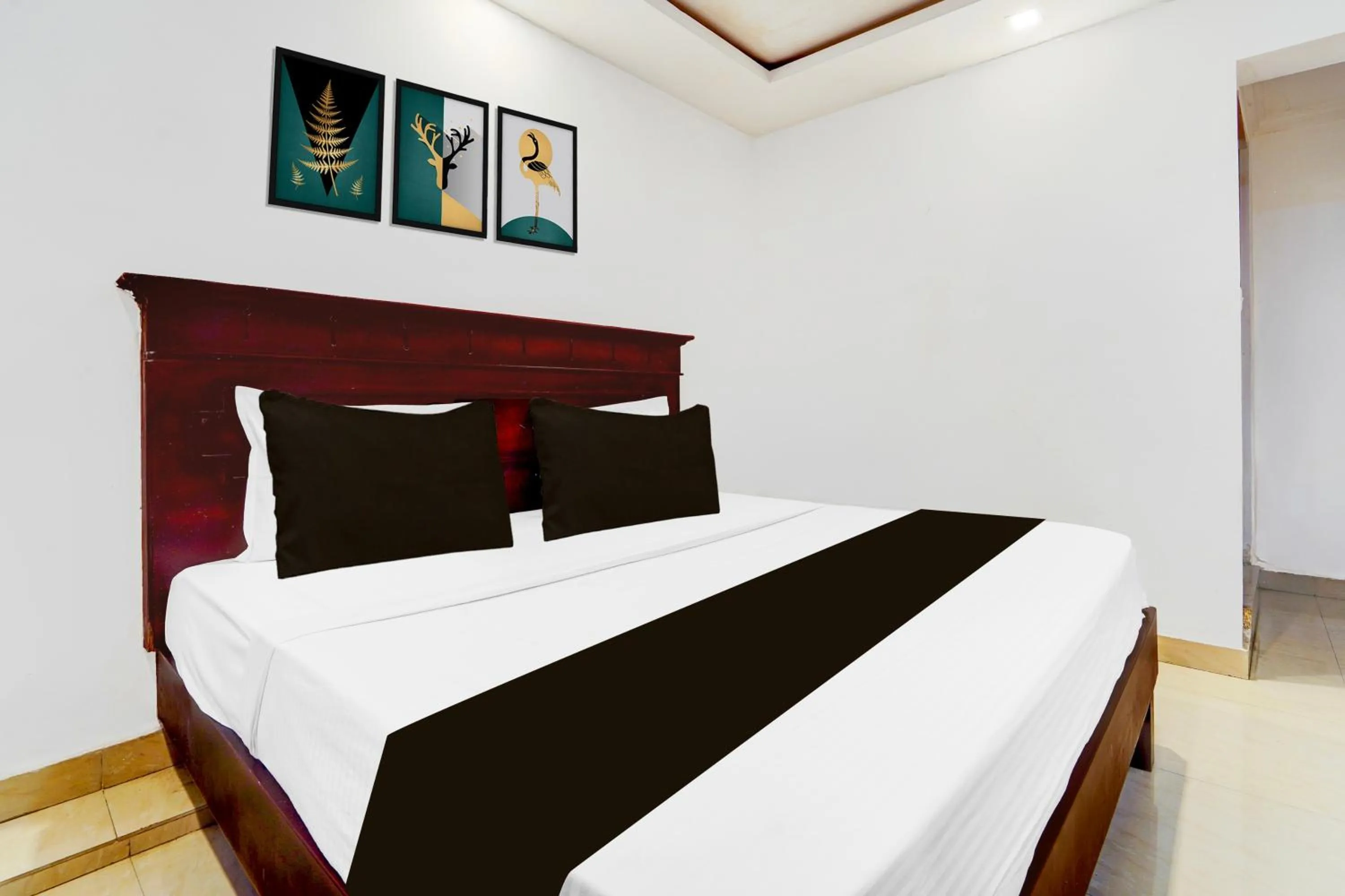 Bedroom, Bed in Hotel O DH Road Ernakulam
