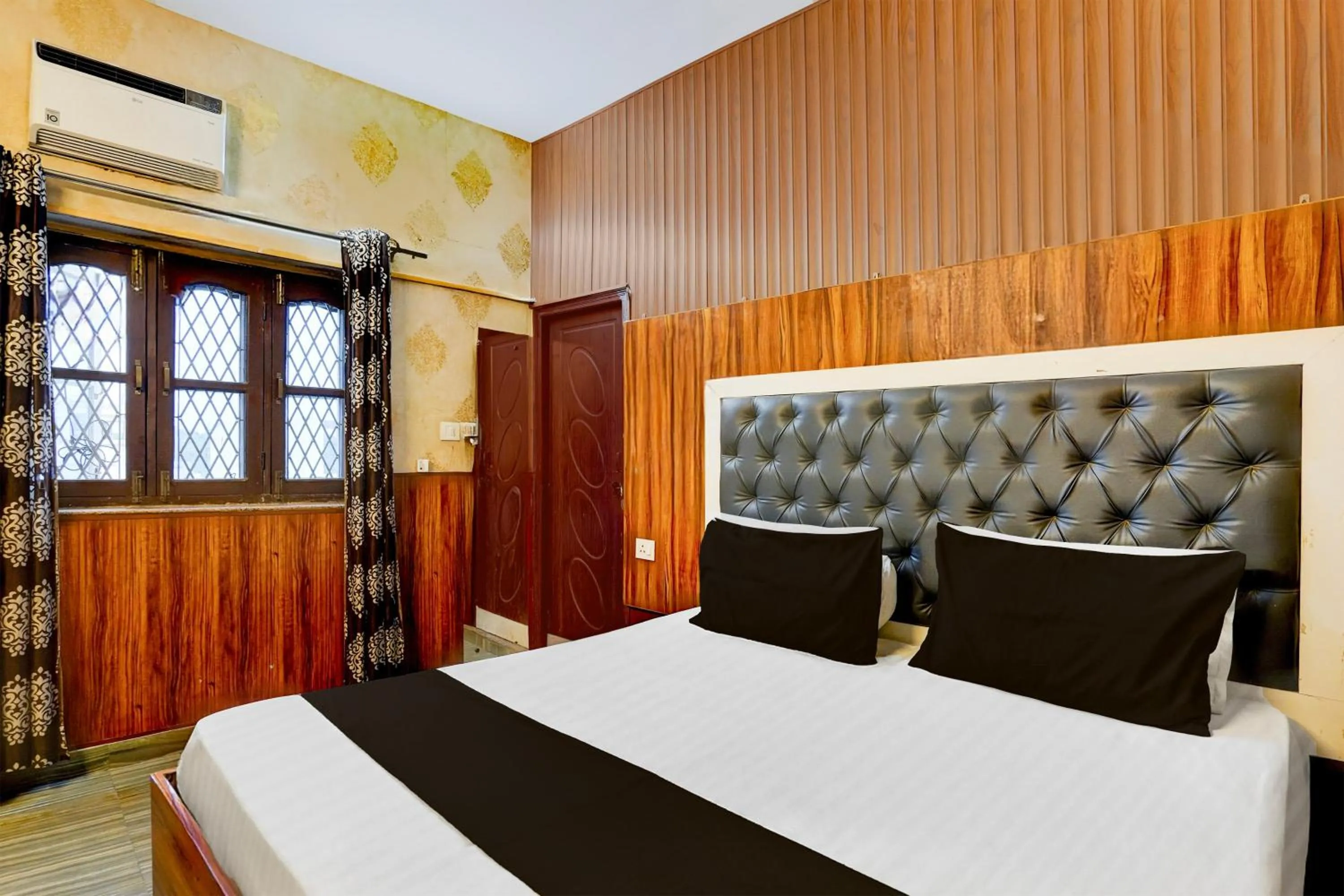 Super Hotel O Dehradun City Centre