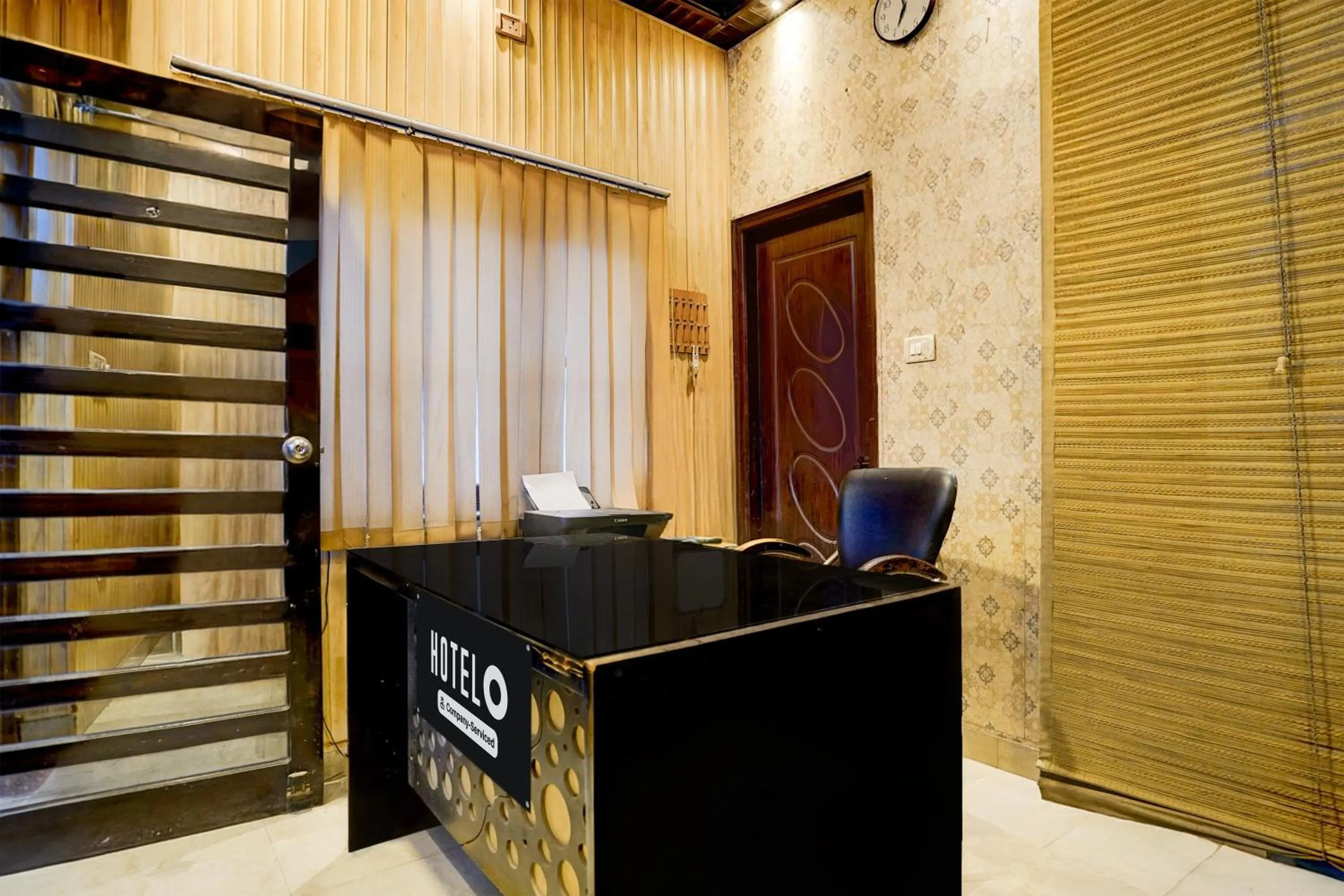 Lobby or reception in Super Hotel O Dehradun City Centre