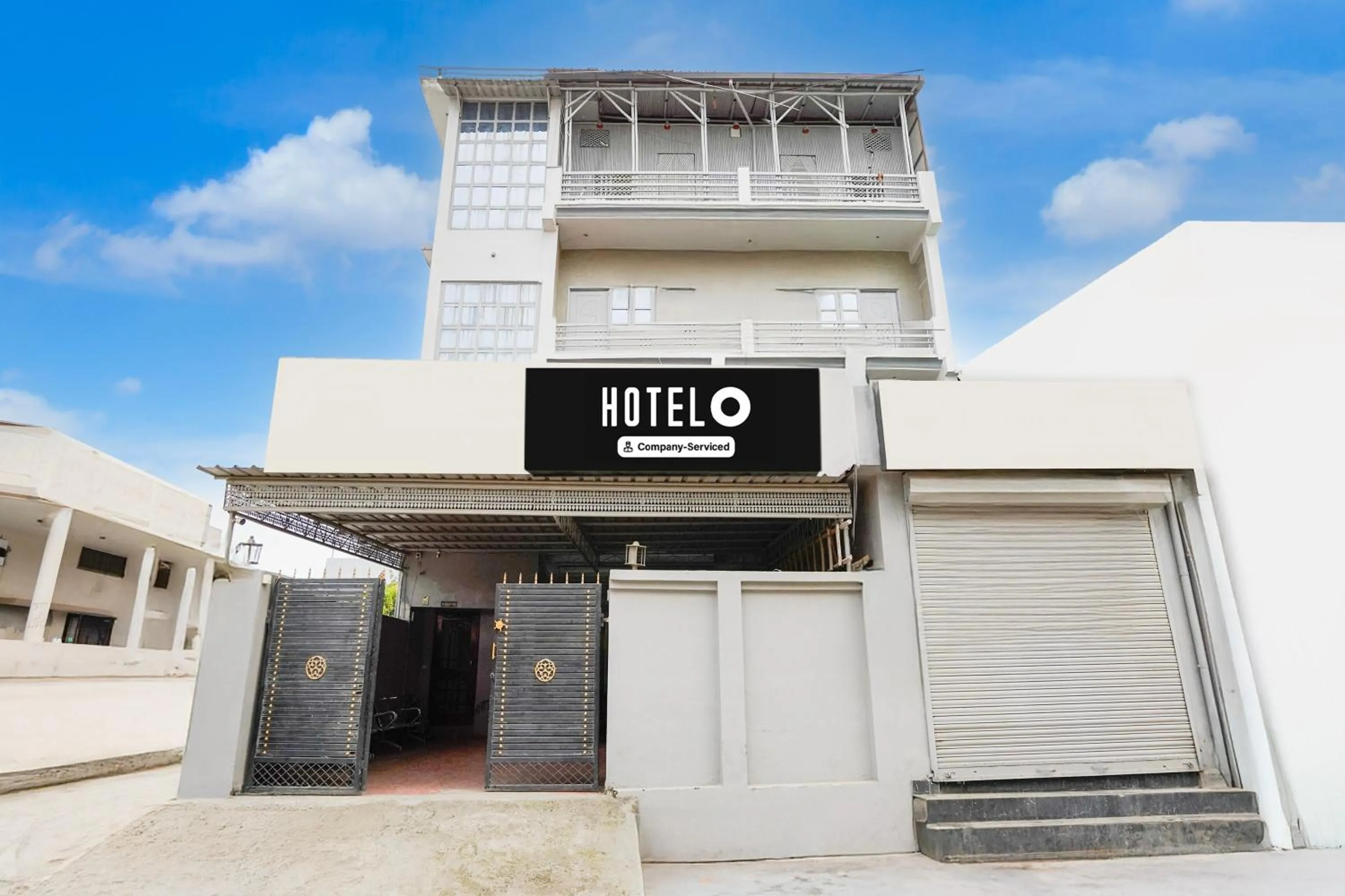 Facade/entrance in Super Hotel O Dehradun City Centre