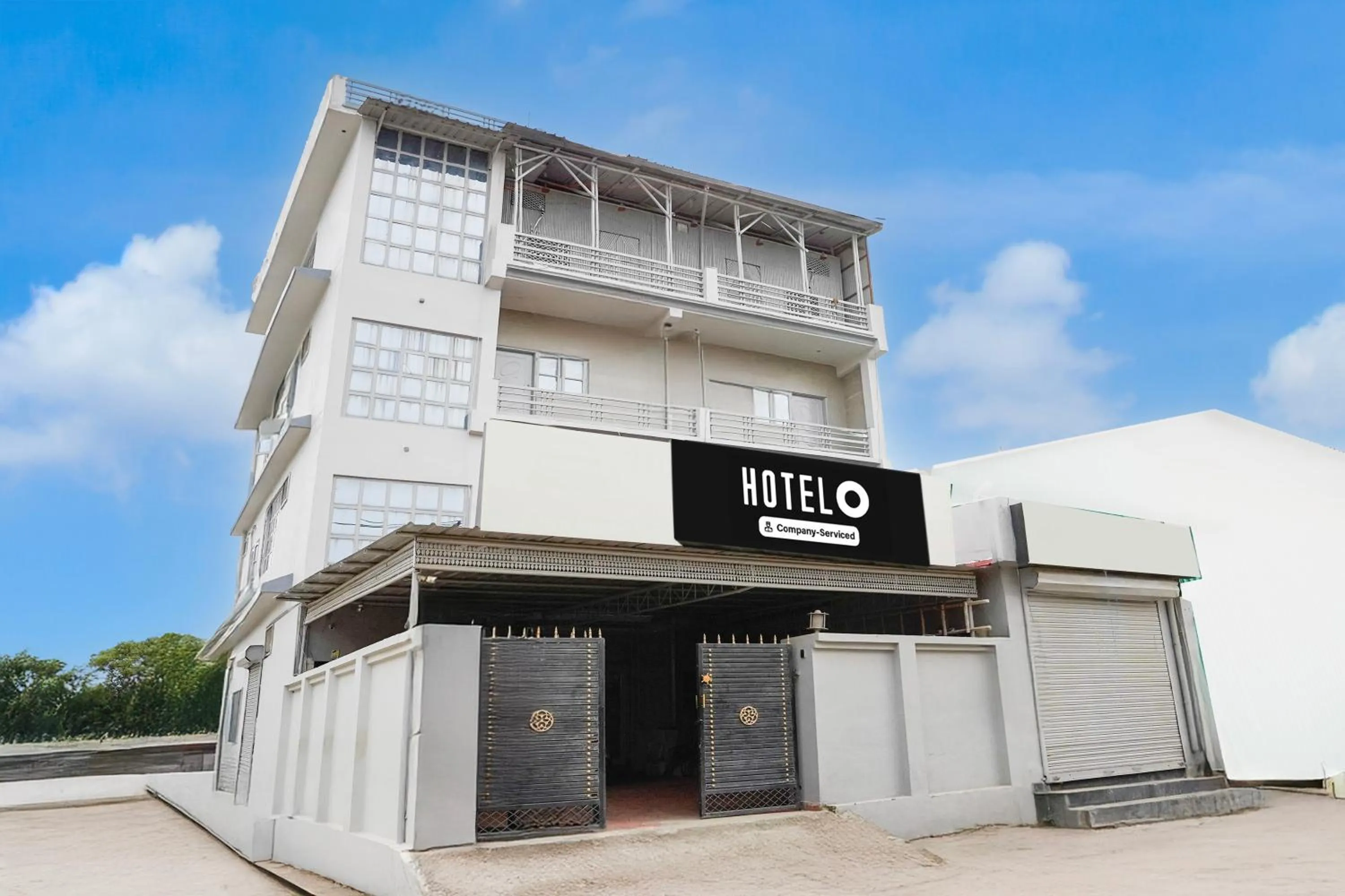 Facade/entrance in Super Hotel O Dehradun City Centre