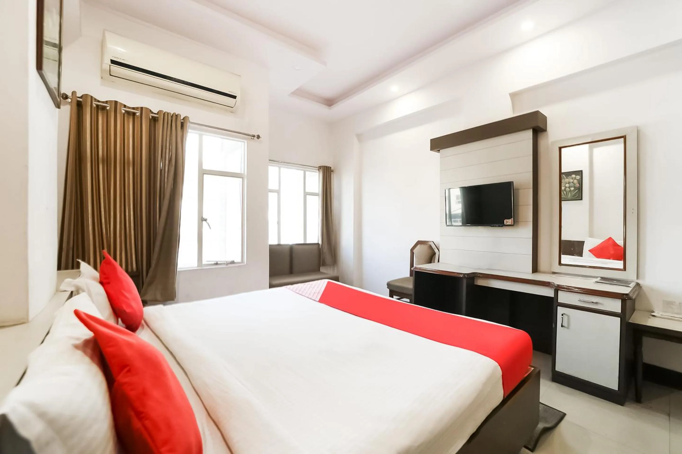 Bedroom, Bed in Hotel Utsav