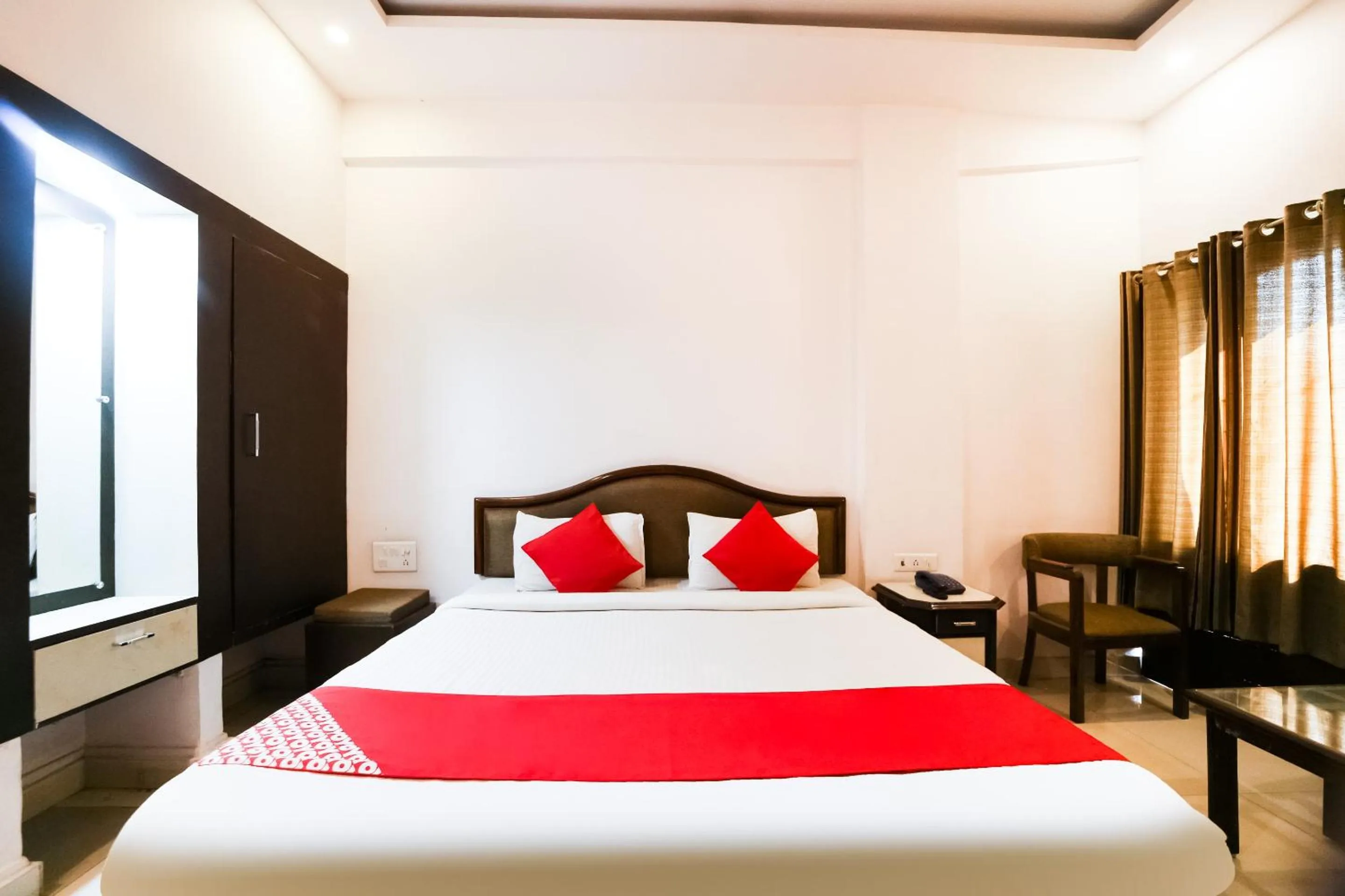 Bedroom, Bed in Hotel Utsav