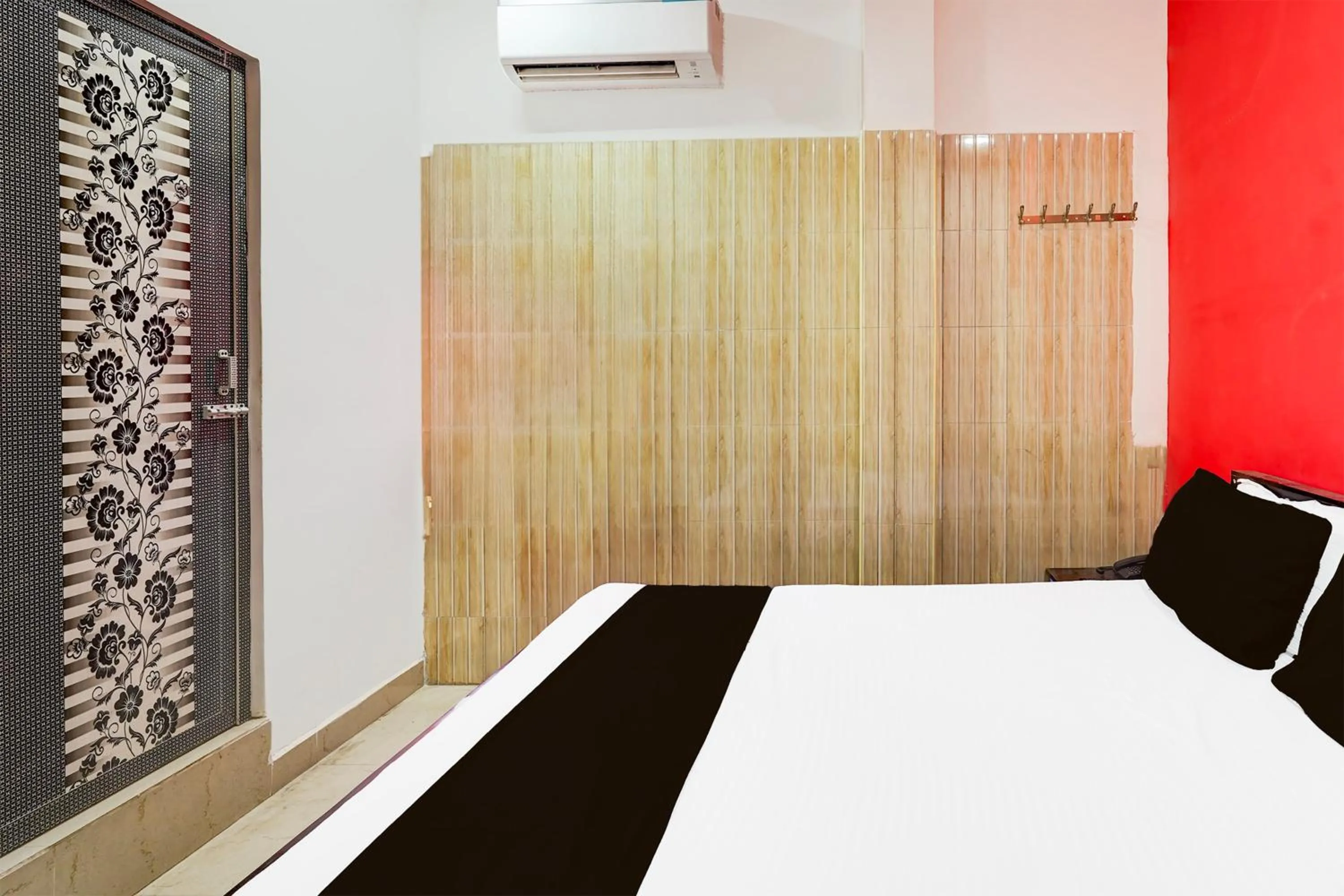 Bedroom, Bed in Super Collection O Kelambakkam Near Chettinad Hospital