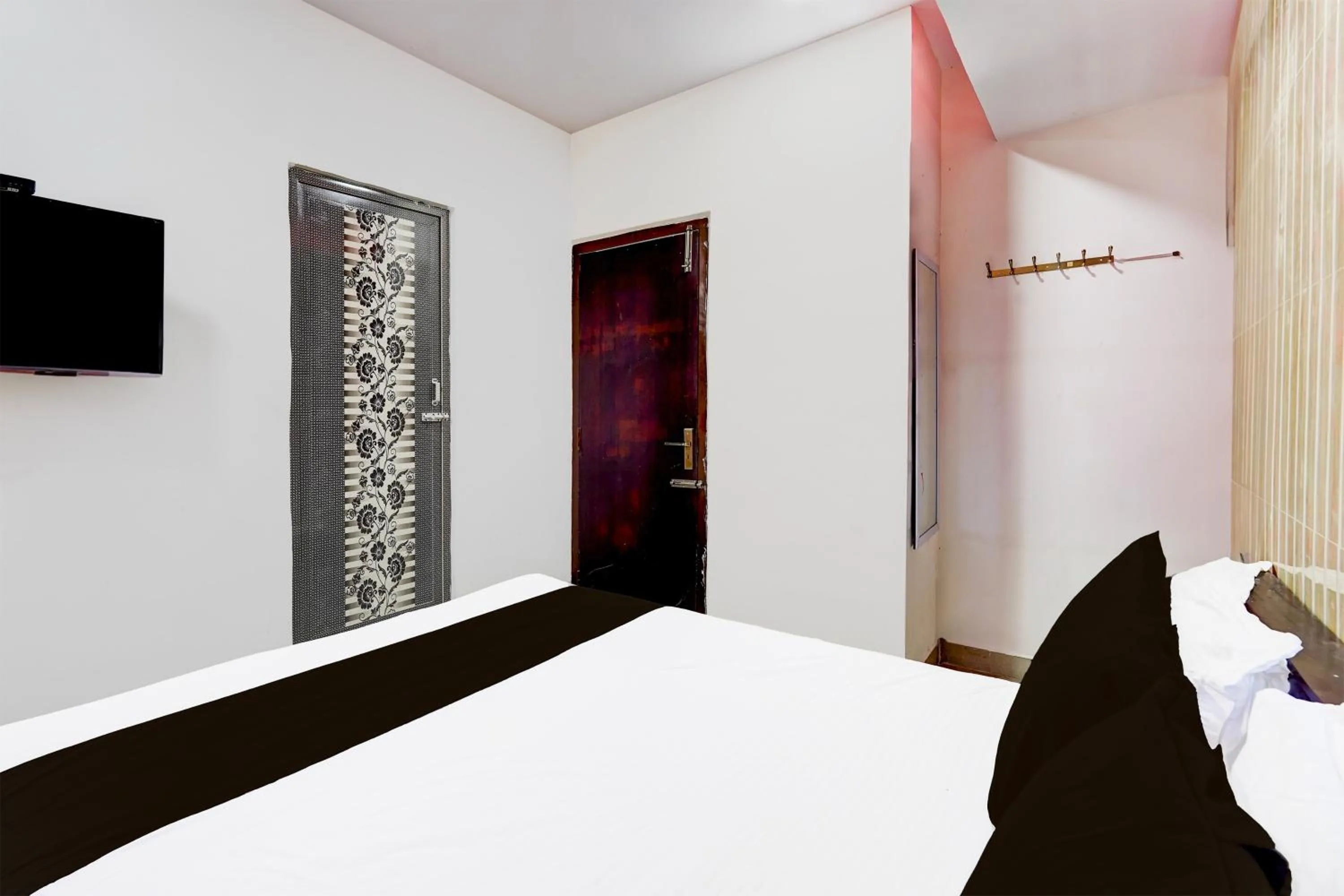 Bedroom, Bed in Super Collection O Kelambakkam Near Chettinad Hospital