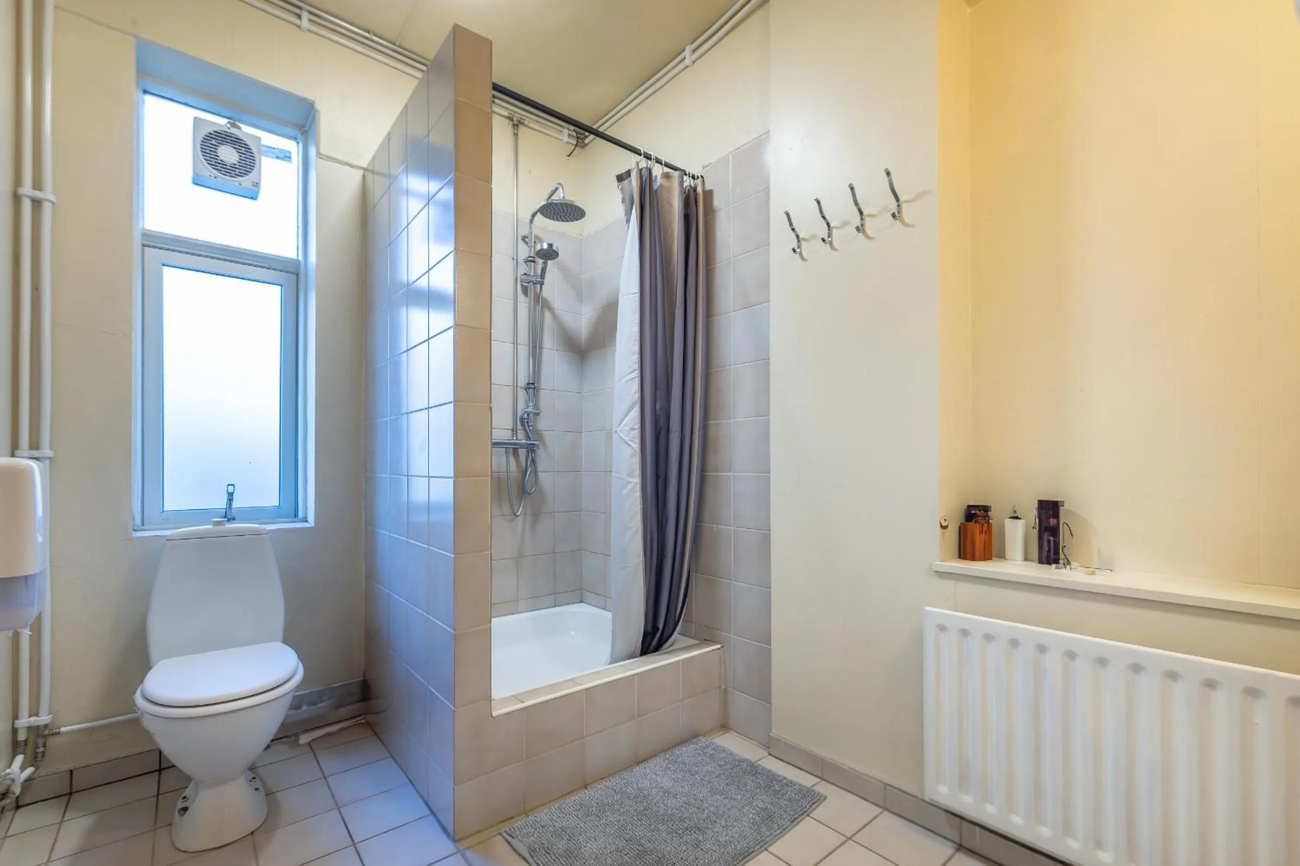 Shower in Downtown Reykjavík Baldursbrá Guesthouse