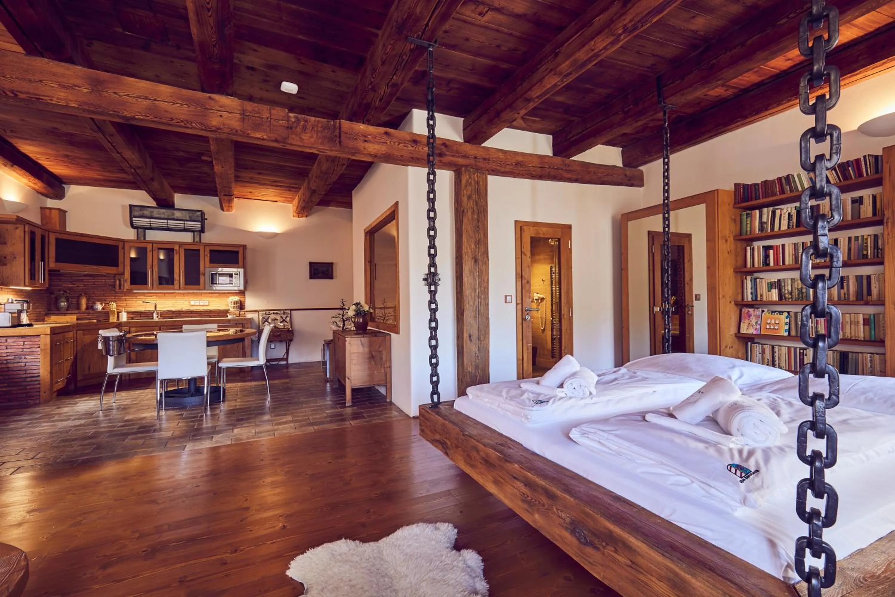 Kitchen or kitchenette, Bed in Mill Apartments