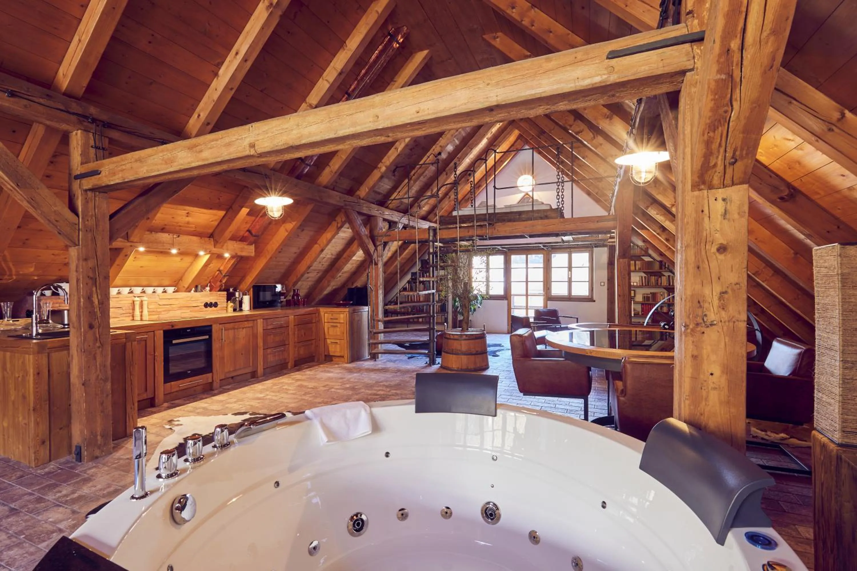 Hot Tub in Mill Apartments