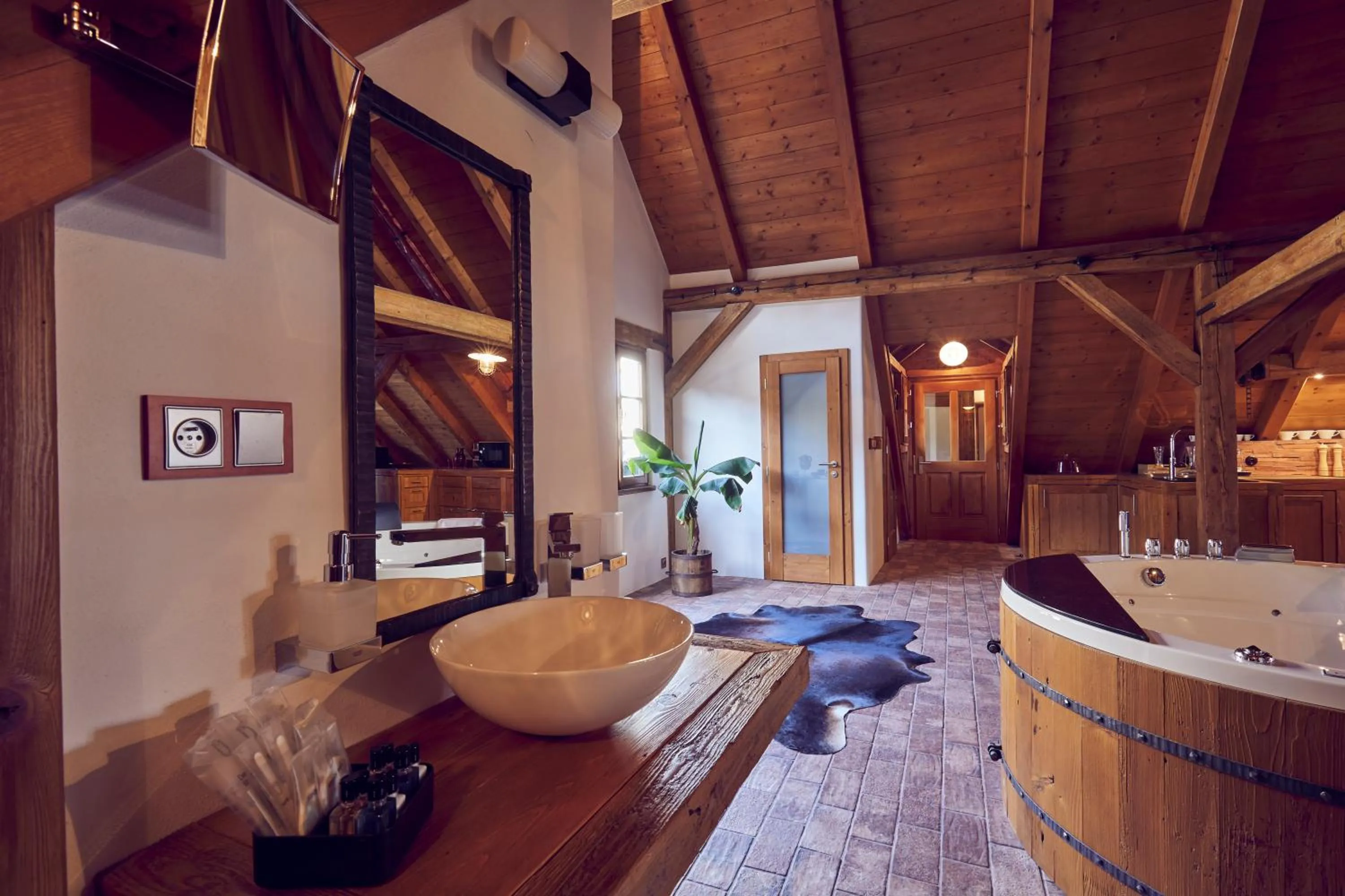 Hot Tub in Mill Apartments