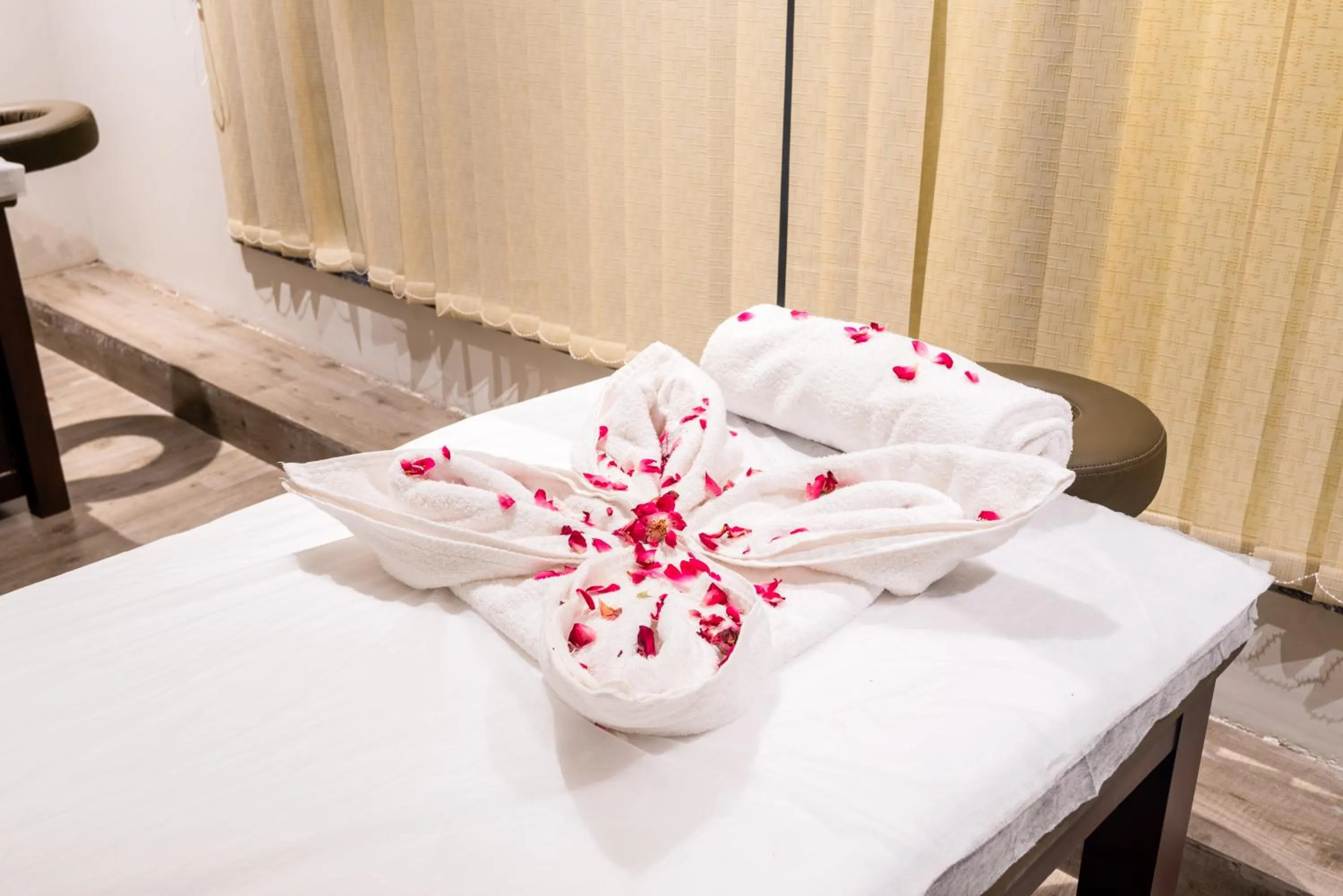 Spa and wellness centre/facilities, Bed in DLS Divine River Resort and Spa, Rishikesh