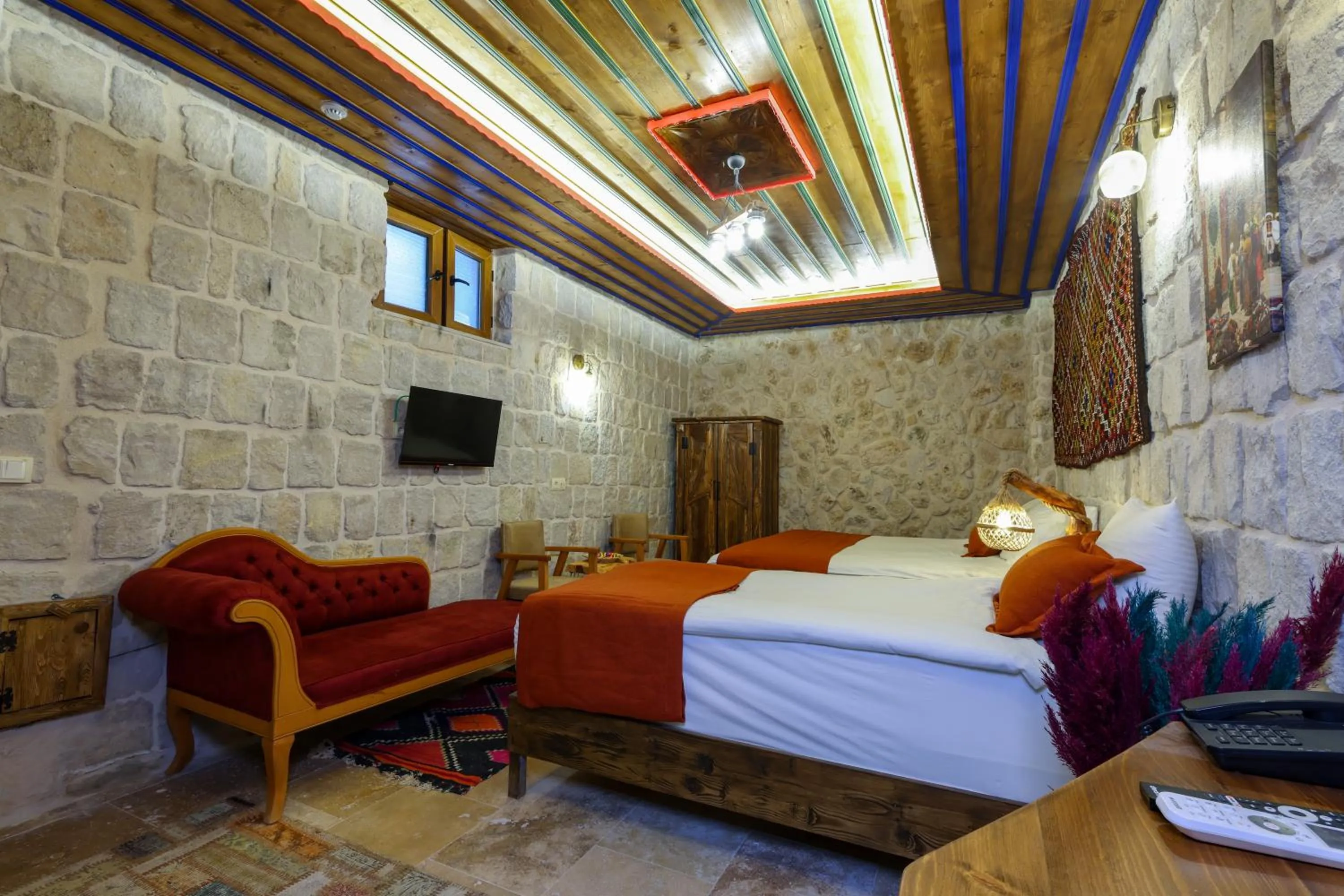 Communal lounge/ TV room, Bed in Gala Cave Cappadocia