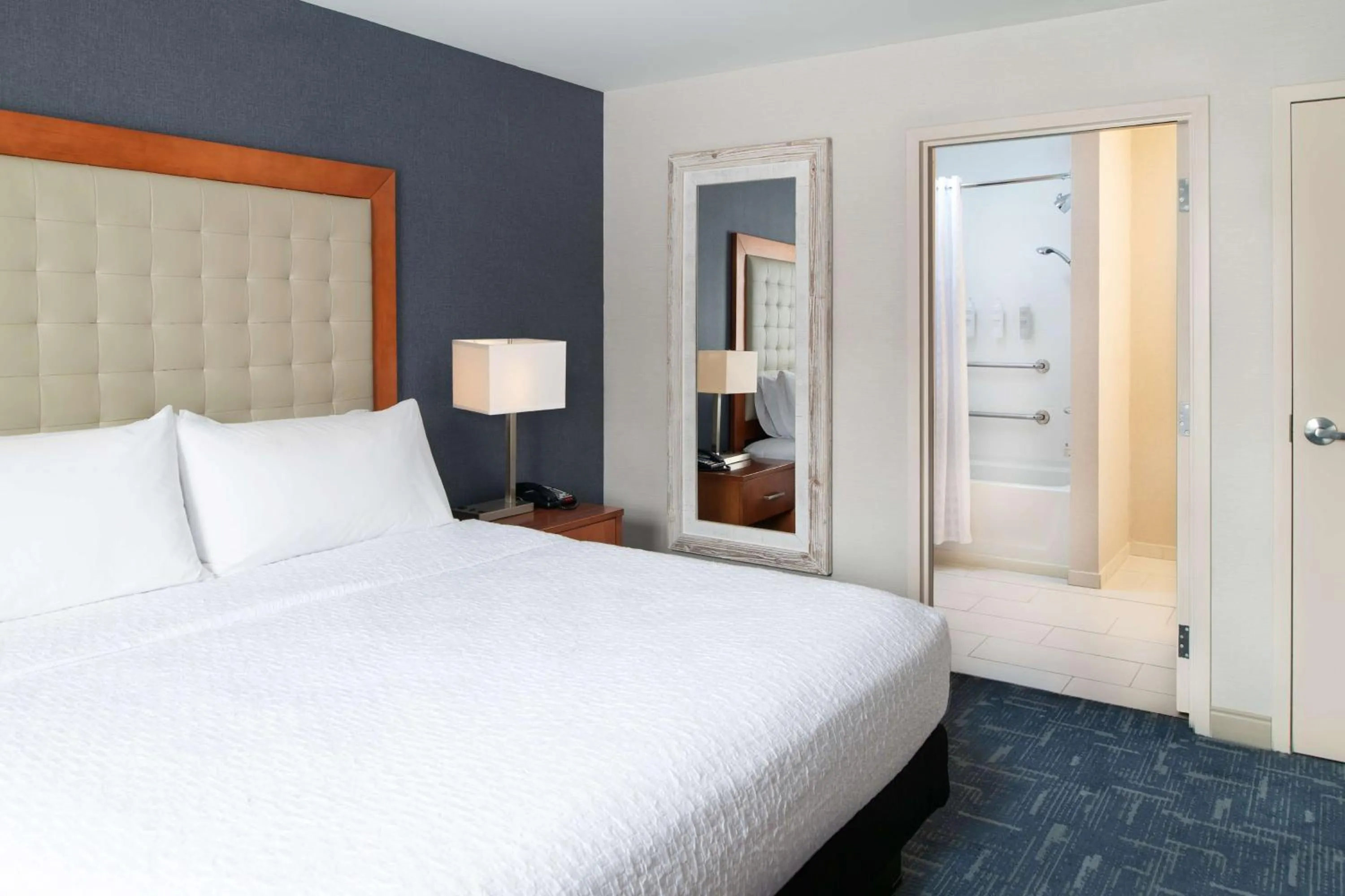 Bed in Homewood Suites by Hilton Gateway Hills Nashua