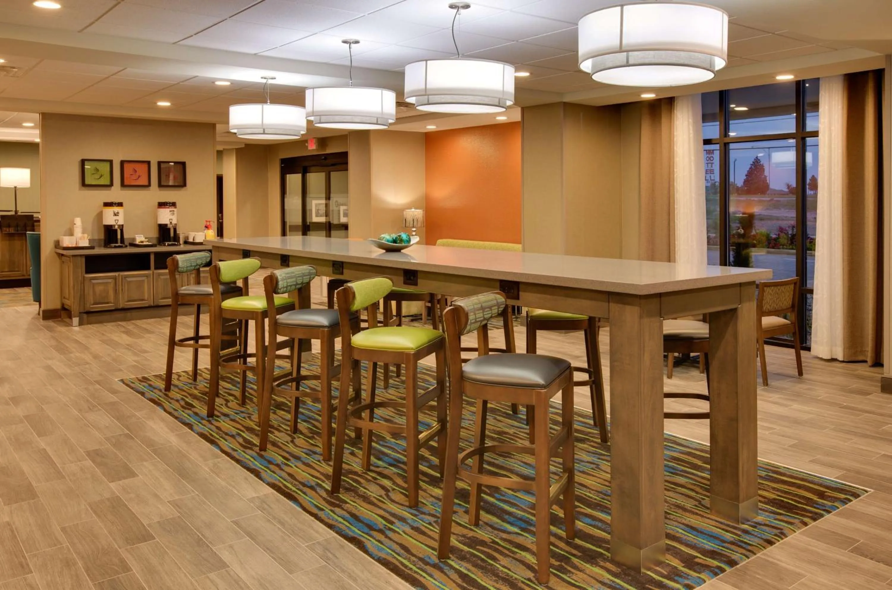 Dining area in Hampton Inn and Suites Snyder