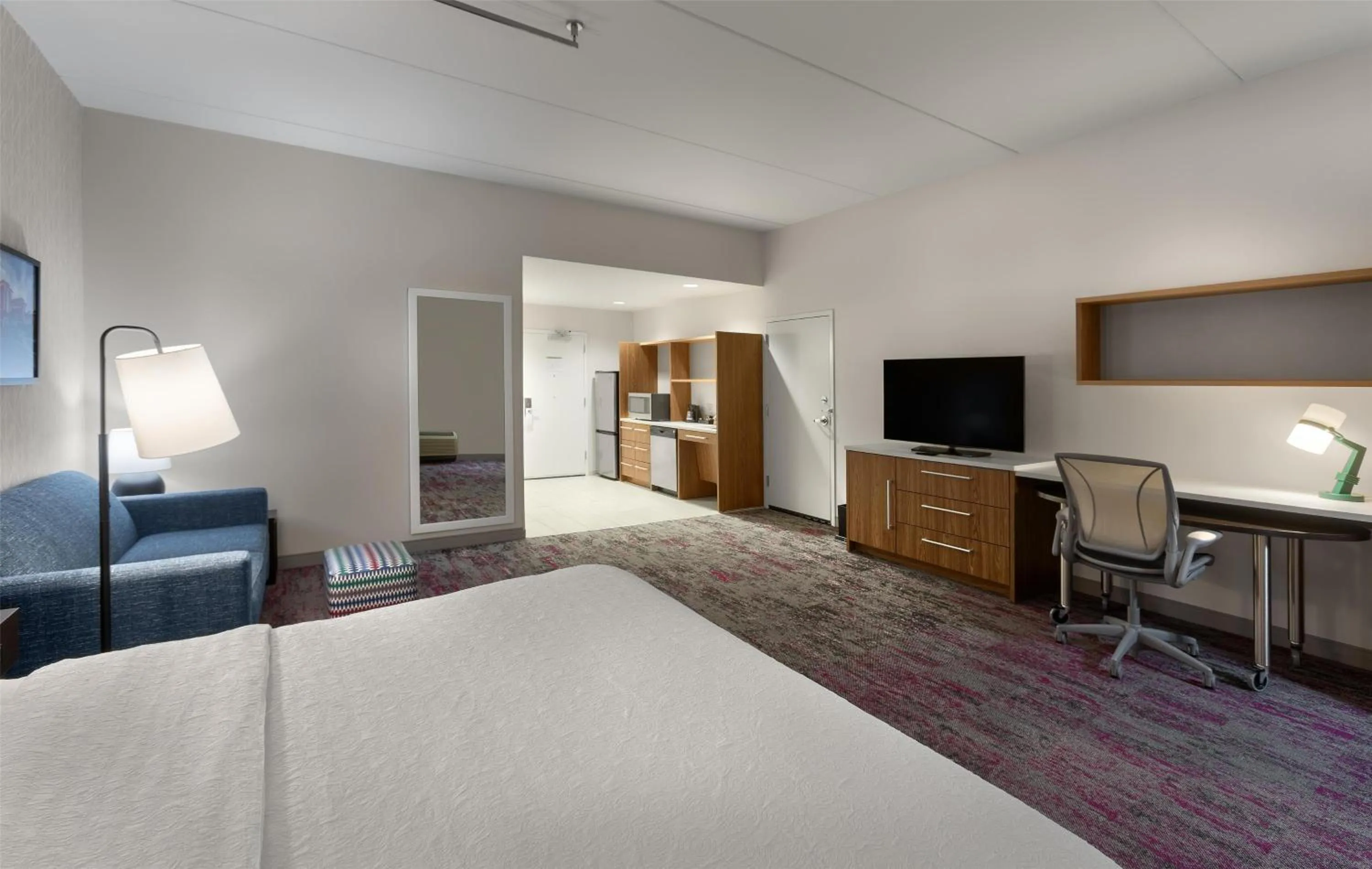 Living room, Bed in Home2 Suites by Hilton Greenville Airport