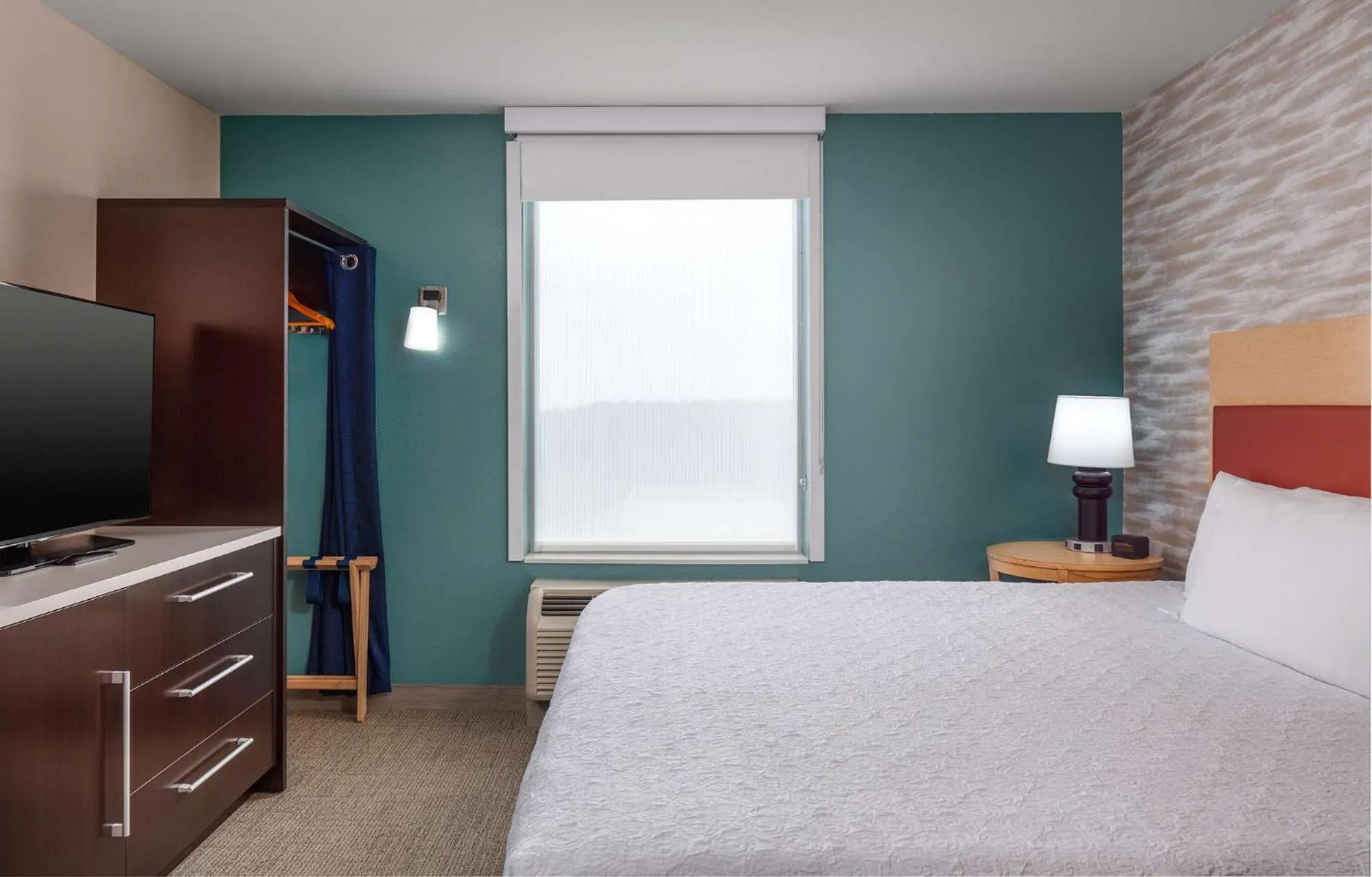 Bed in Home2 Suites by Hilton Little Rock West