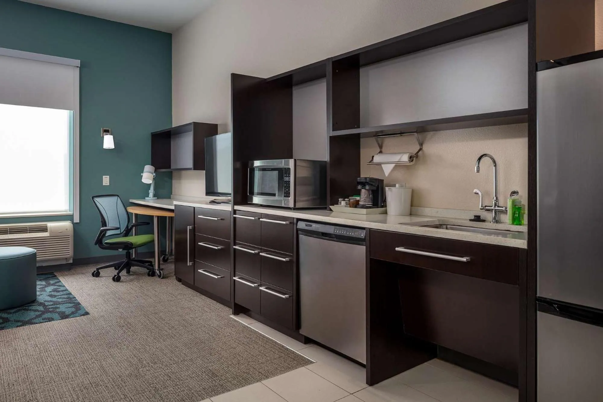 Kitchen or kitchenette in Home2 Suites by Hilton Little Rock West