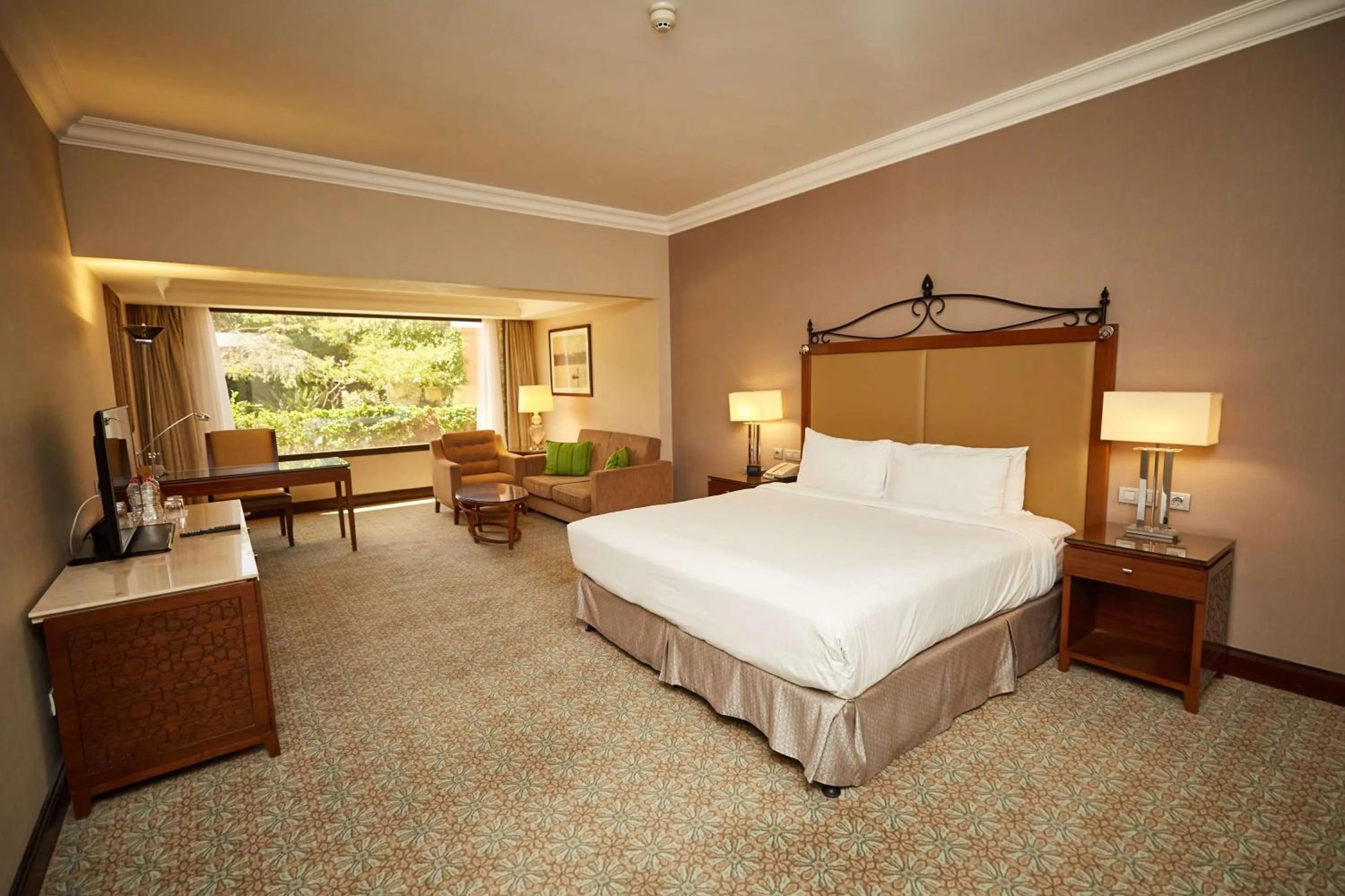 Bedroom, Bed in Hilton Alexandria King's Ranch Hotel