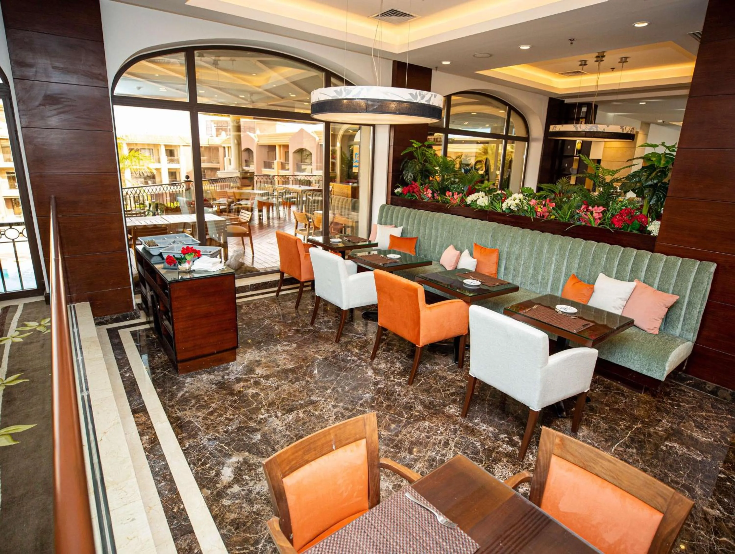 Restaurant/places to eat in Hilton Alexandria King's Ranch Hotel