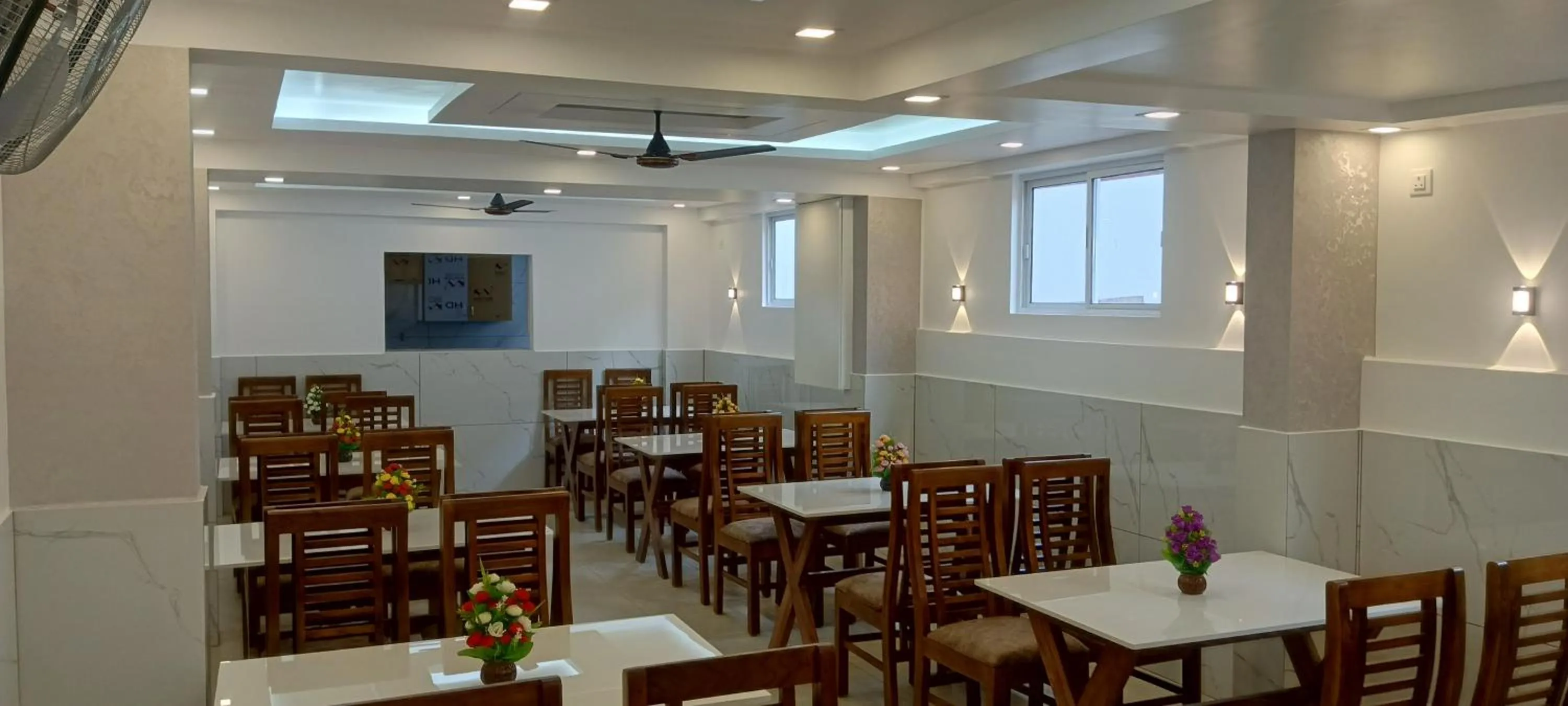 Restaurant/places to eat in Cochin Airport Hotel