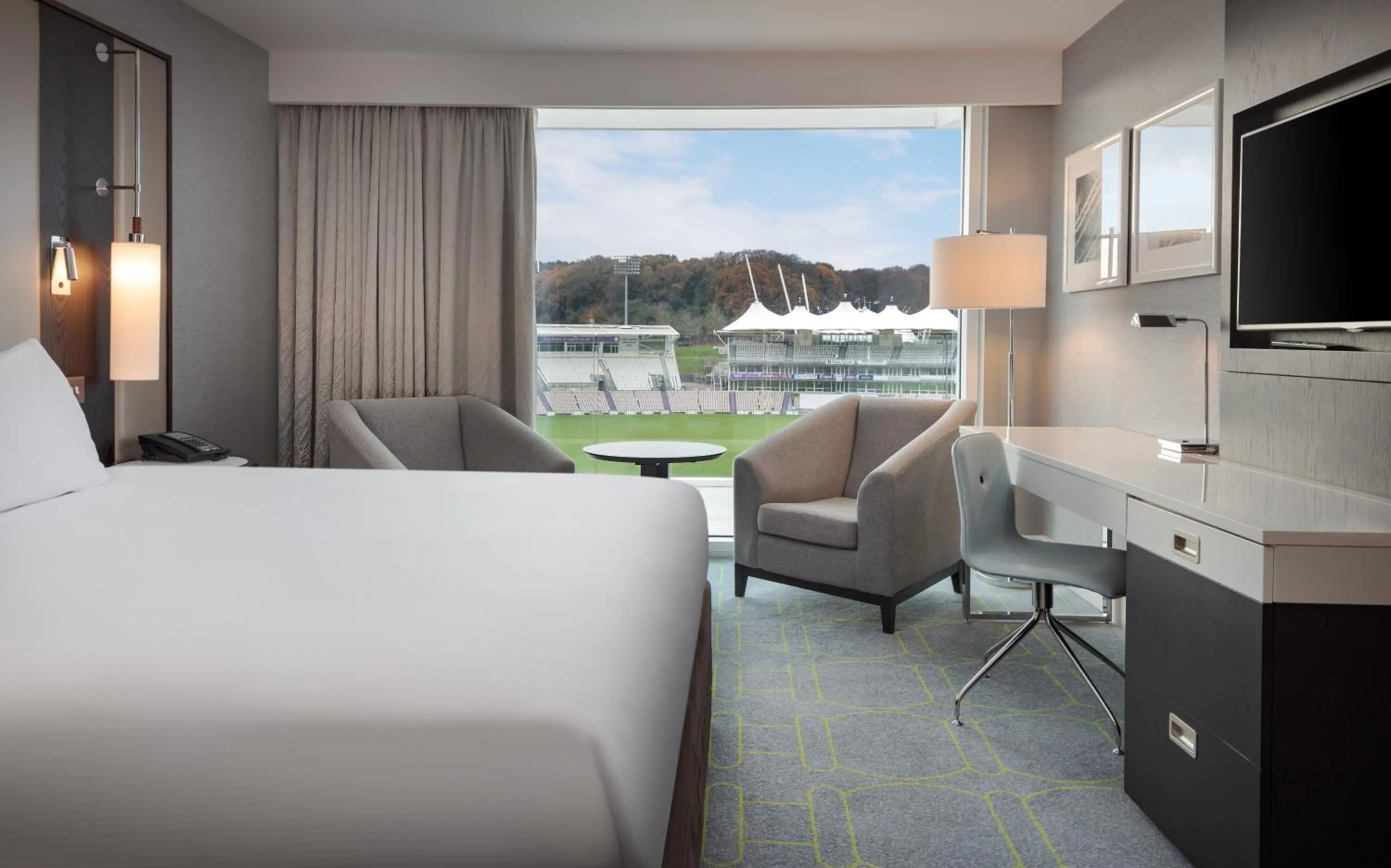 Bedroom, Bed in Hilton Southampton - Utilita Bowl