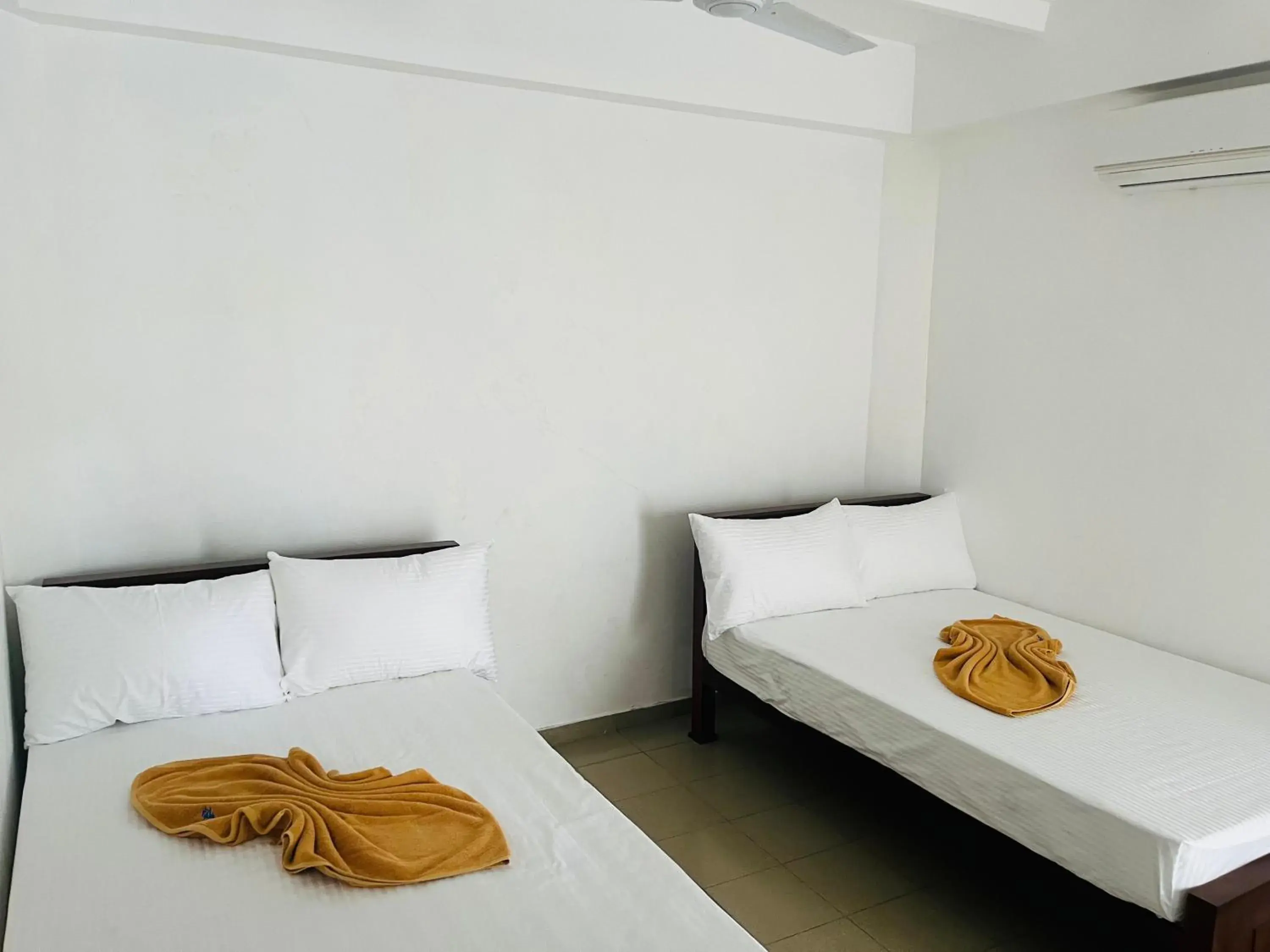 Twin Room in Crystal Wave Holiday Resort Polhena Twin Room in Crystal Wave Holiday Resort Polhena