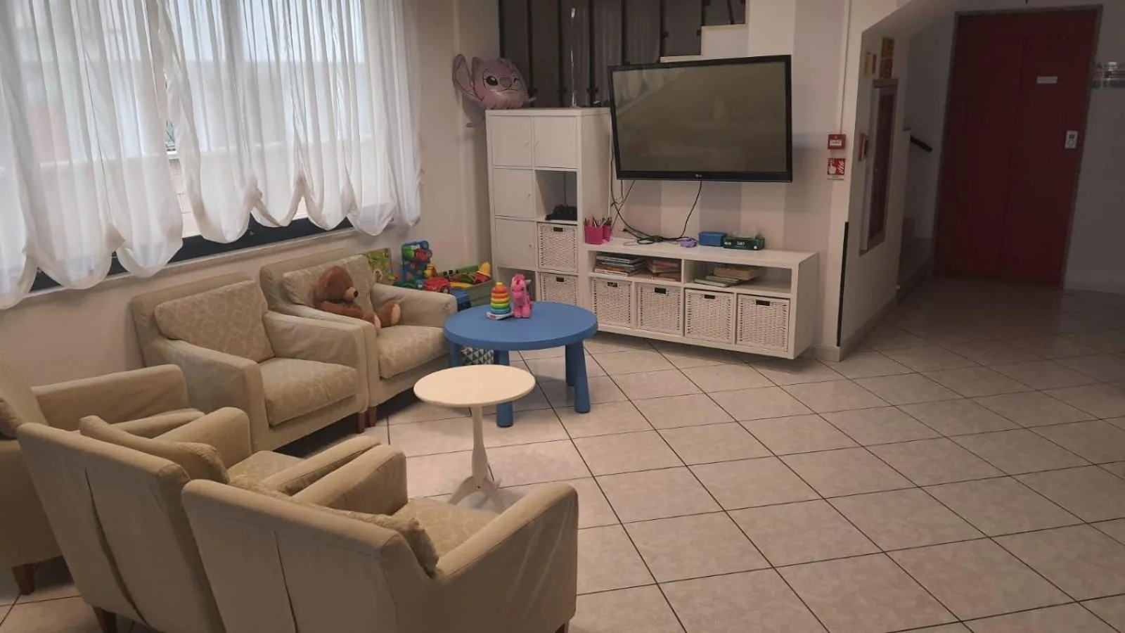 Communal lounge/ TV room in Hotel Luca