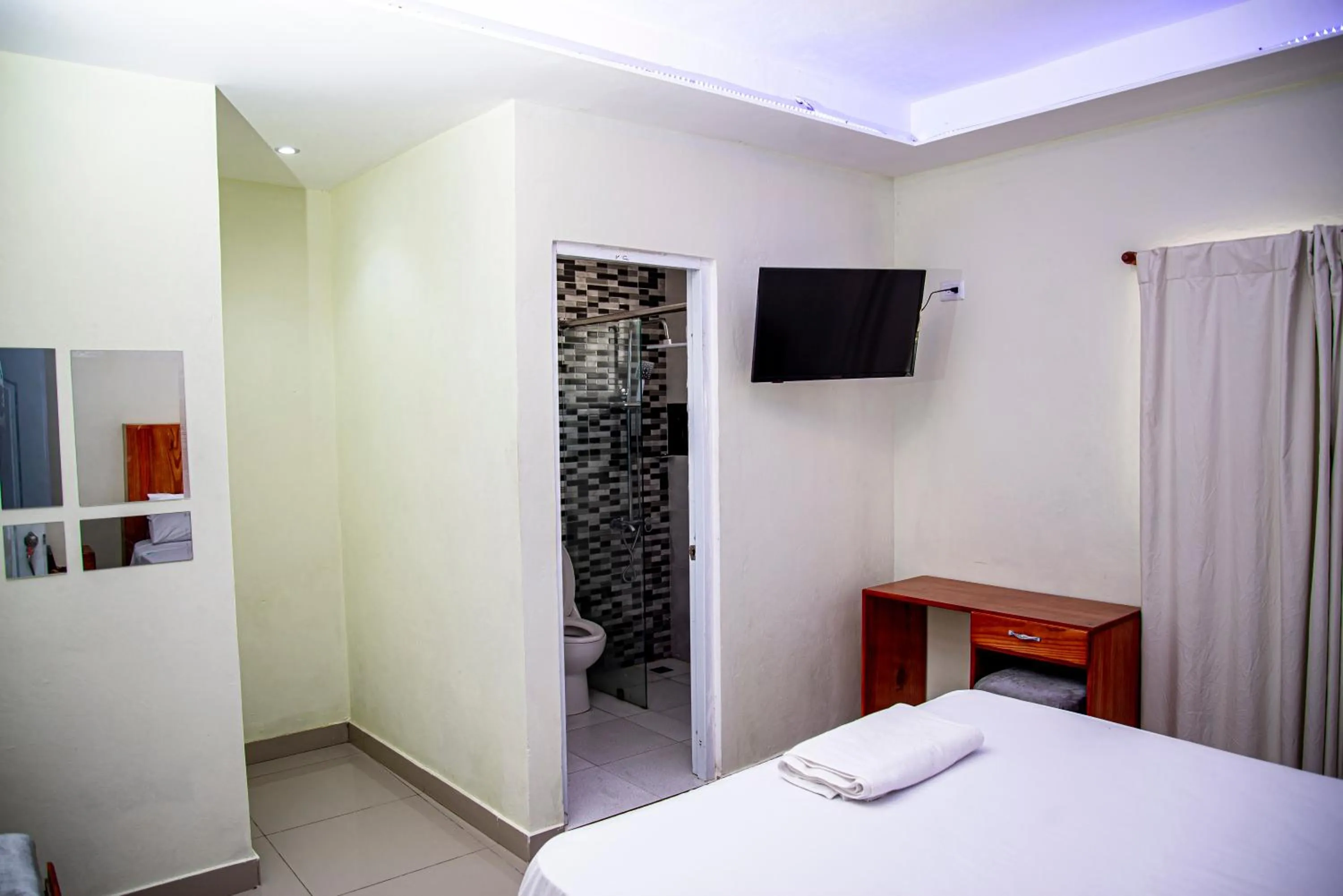 TV and multimedia, Bed in Hotel J&M