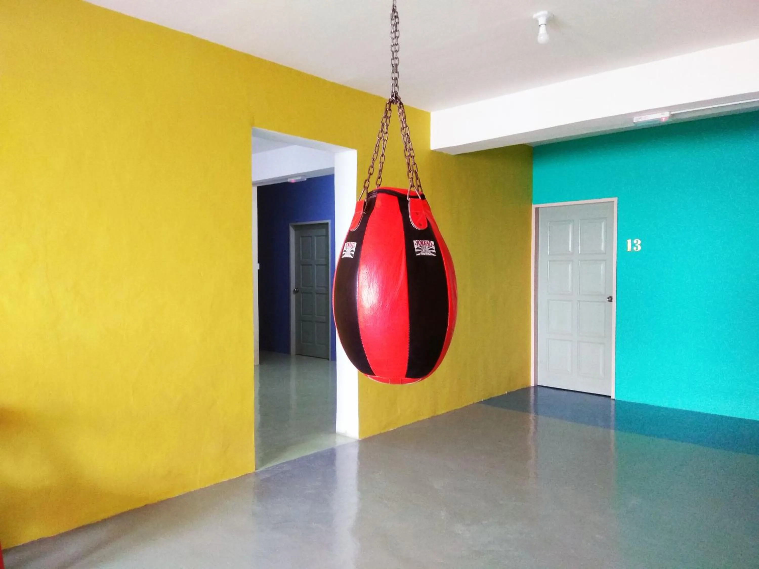 Communal lounge/ TV room in Sandakan Backpackers Hostel